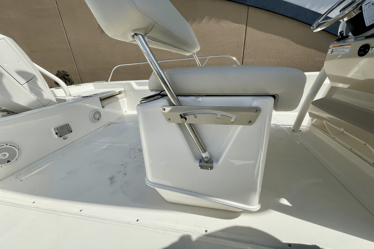 2025 Boston Whaler 210 Montauk Image Thumbnail #8