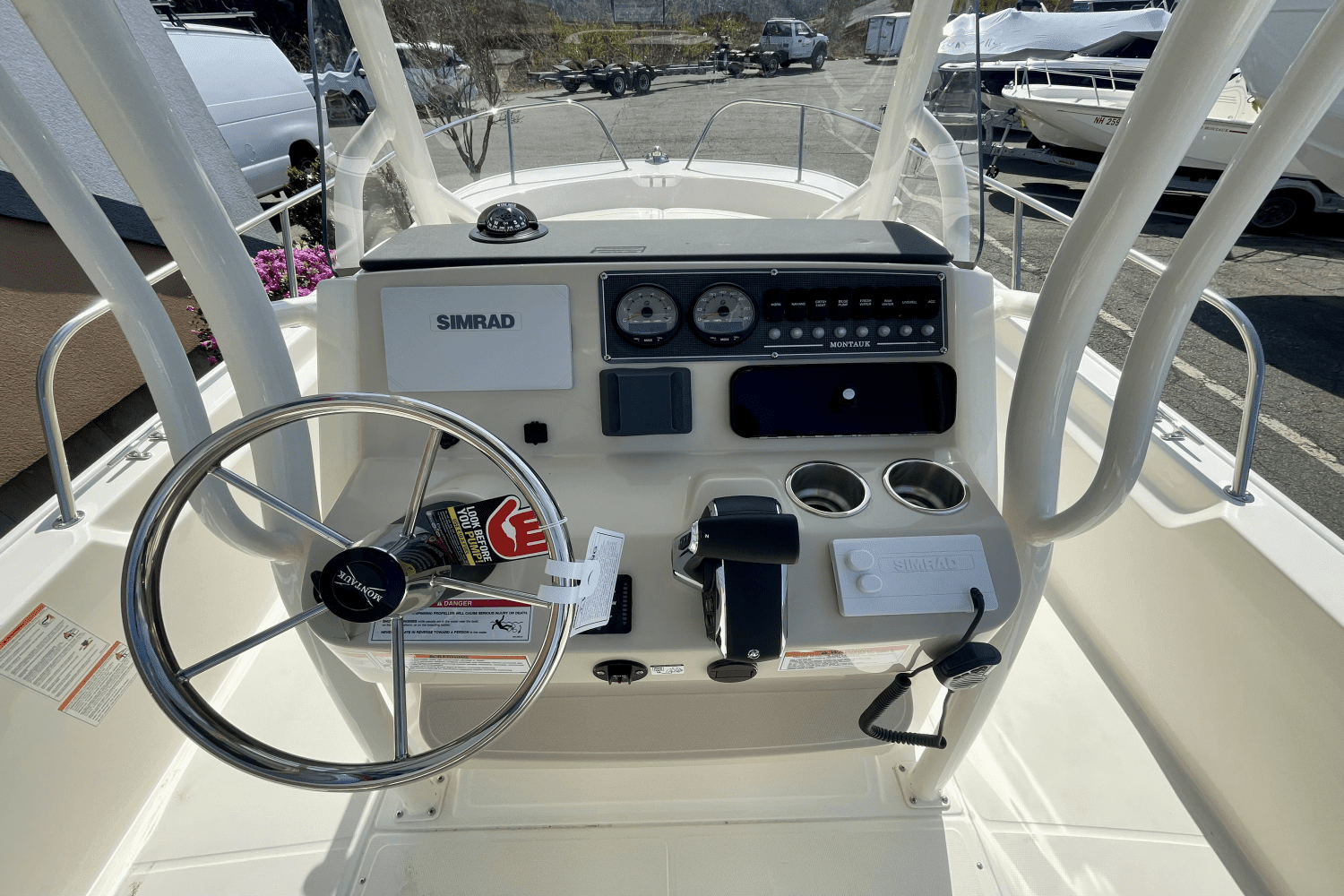 2025 Boston Whaler 210 Montauk Image Thumbnail #10