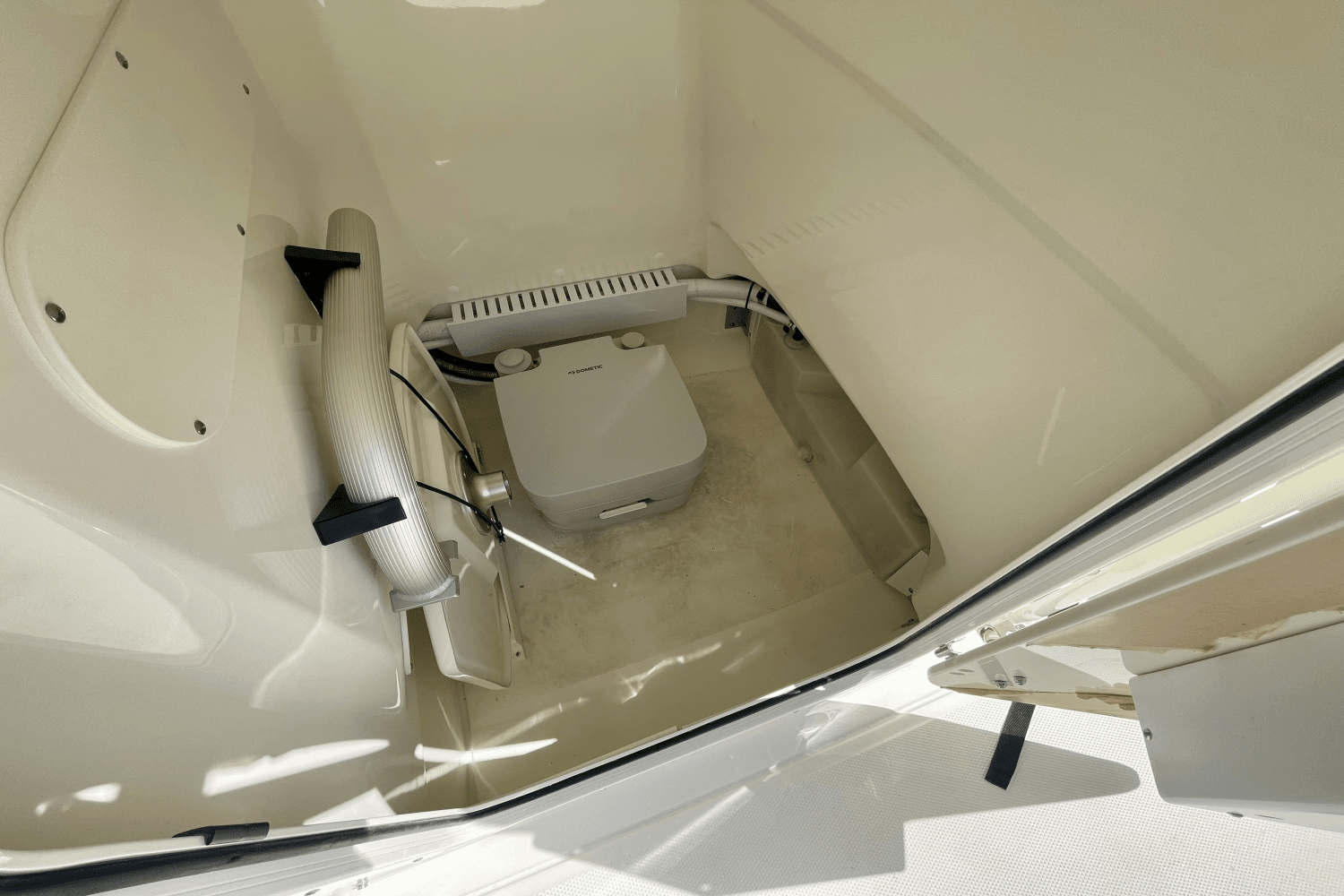 2025 Boston Whaler 210 Montauk Image Thumbnail #12