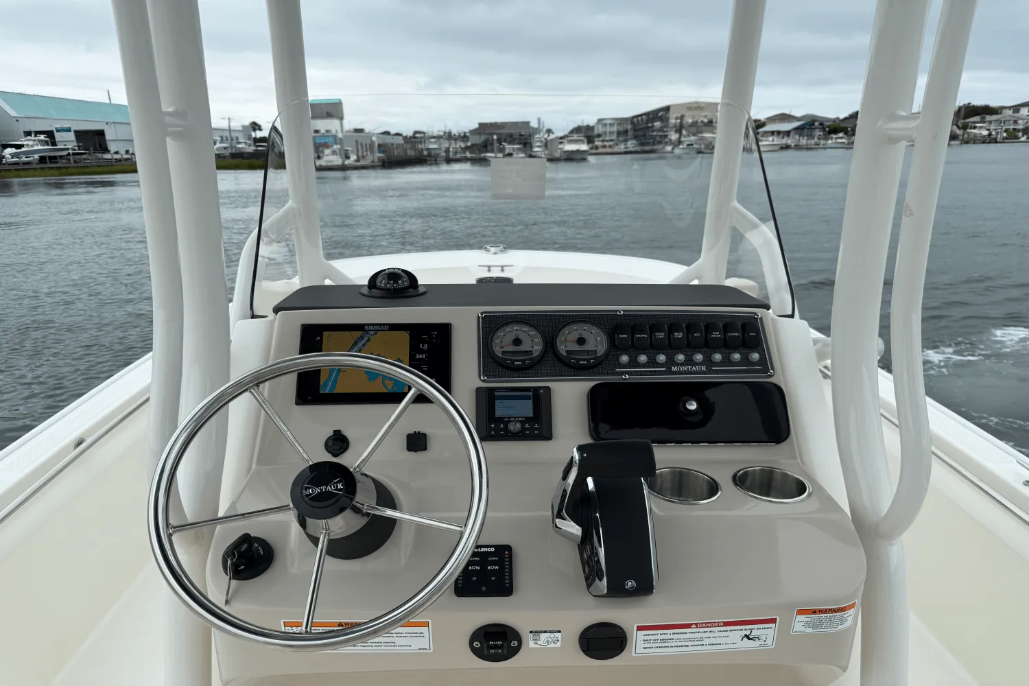 2025 Boston Whaler 210 Montauk Image Thumbnail #12