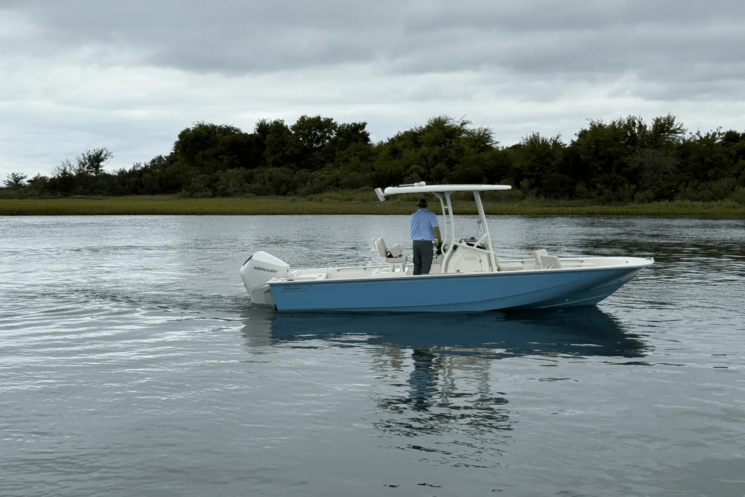 2025 Boston Whaler 210 Montauk Image Thumbnail #1