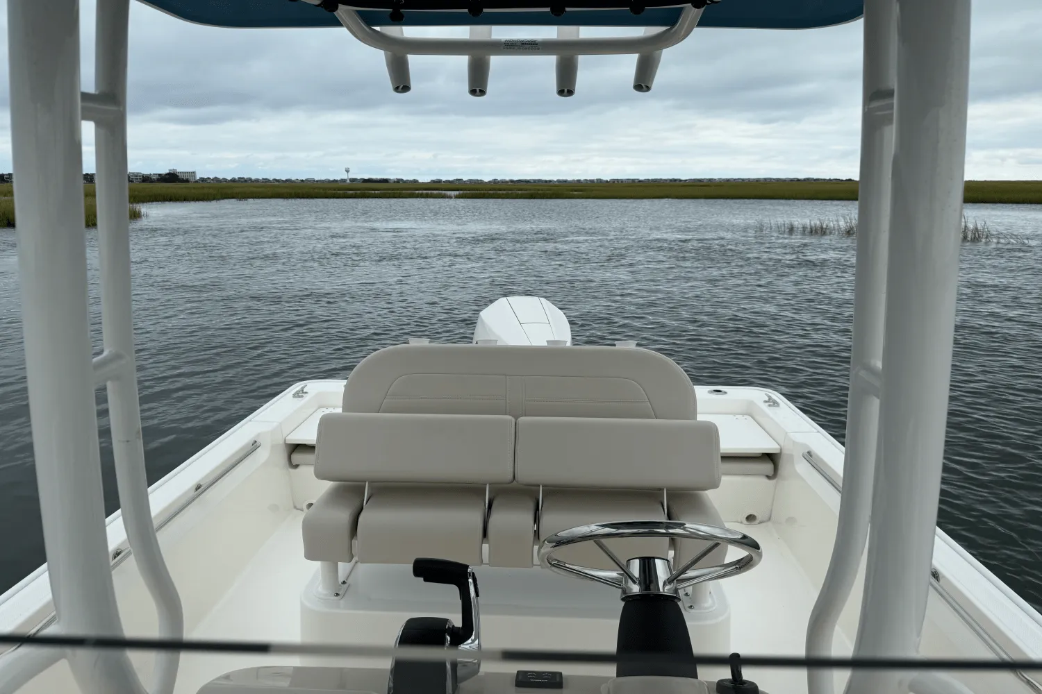 2025 Boston Whaler 210 Montauk Image Thumbnail #8
