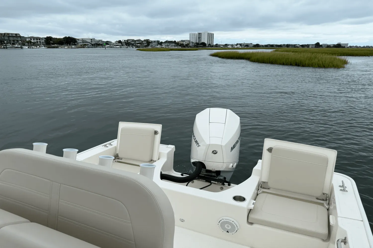 2025 Boston Whaler 210 Montauk Image Thumbnail #9