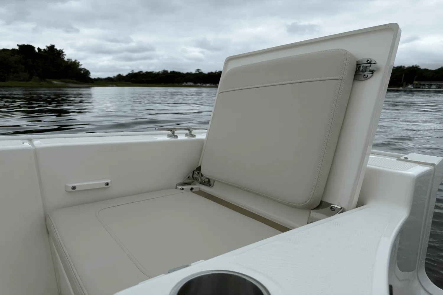 2025 Boston Whaler 210 Montauk Image Thumbnail #7