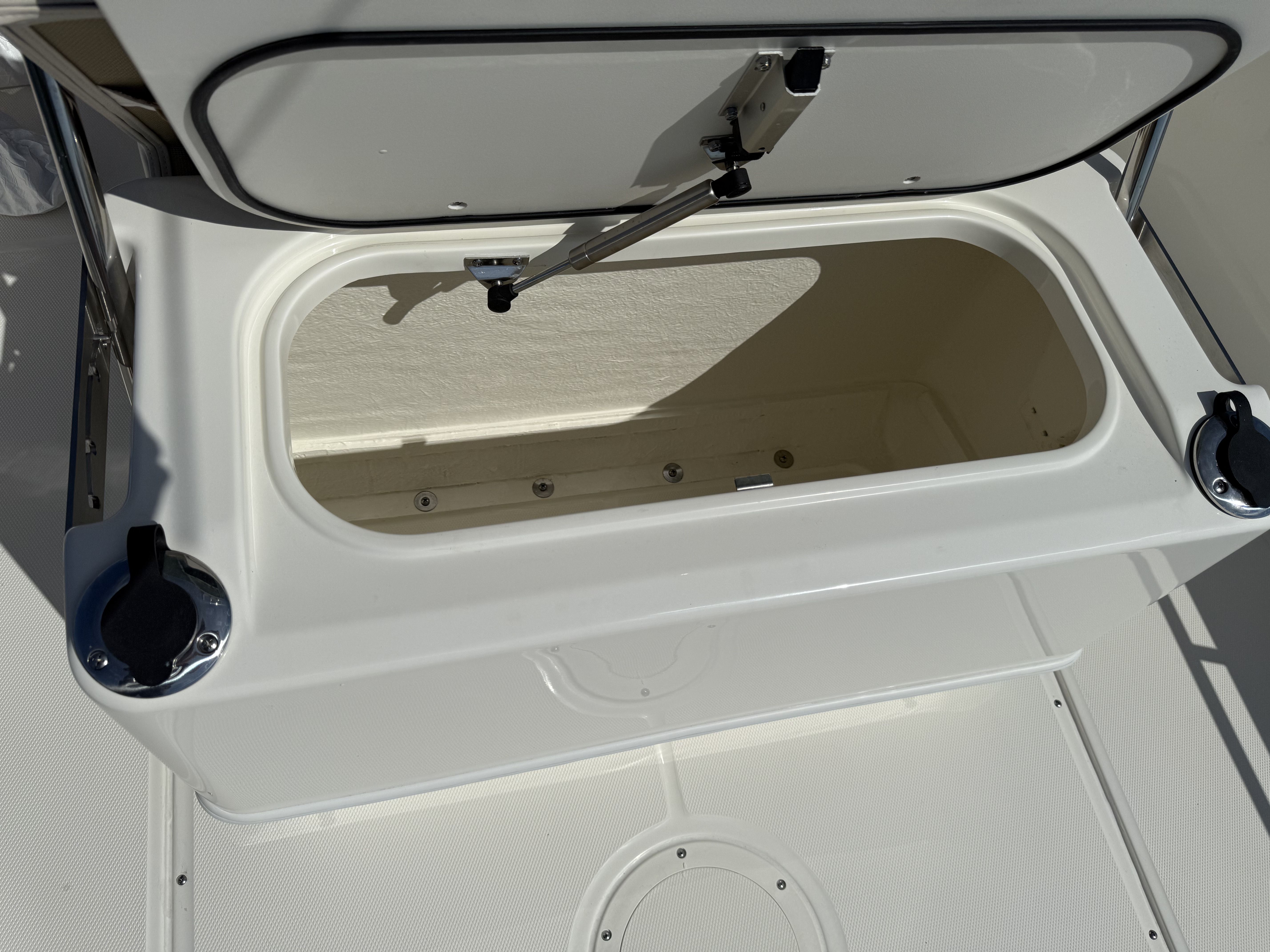 2025 Boston Whaler 210 Montauk Image Thumbnail #16