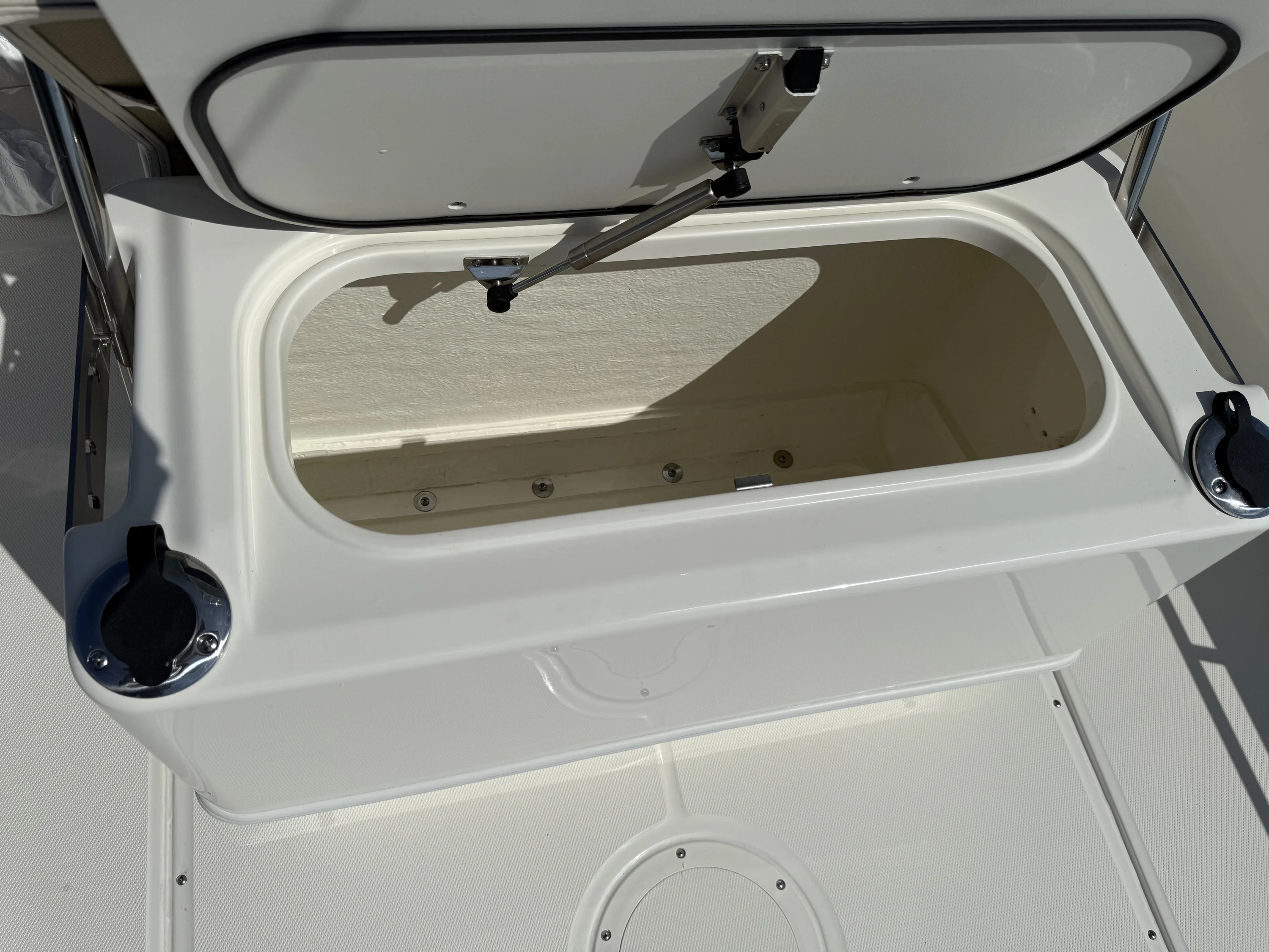 2025 Boston Whaler 210 Montauk Image Thumbnail #16