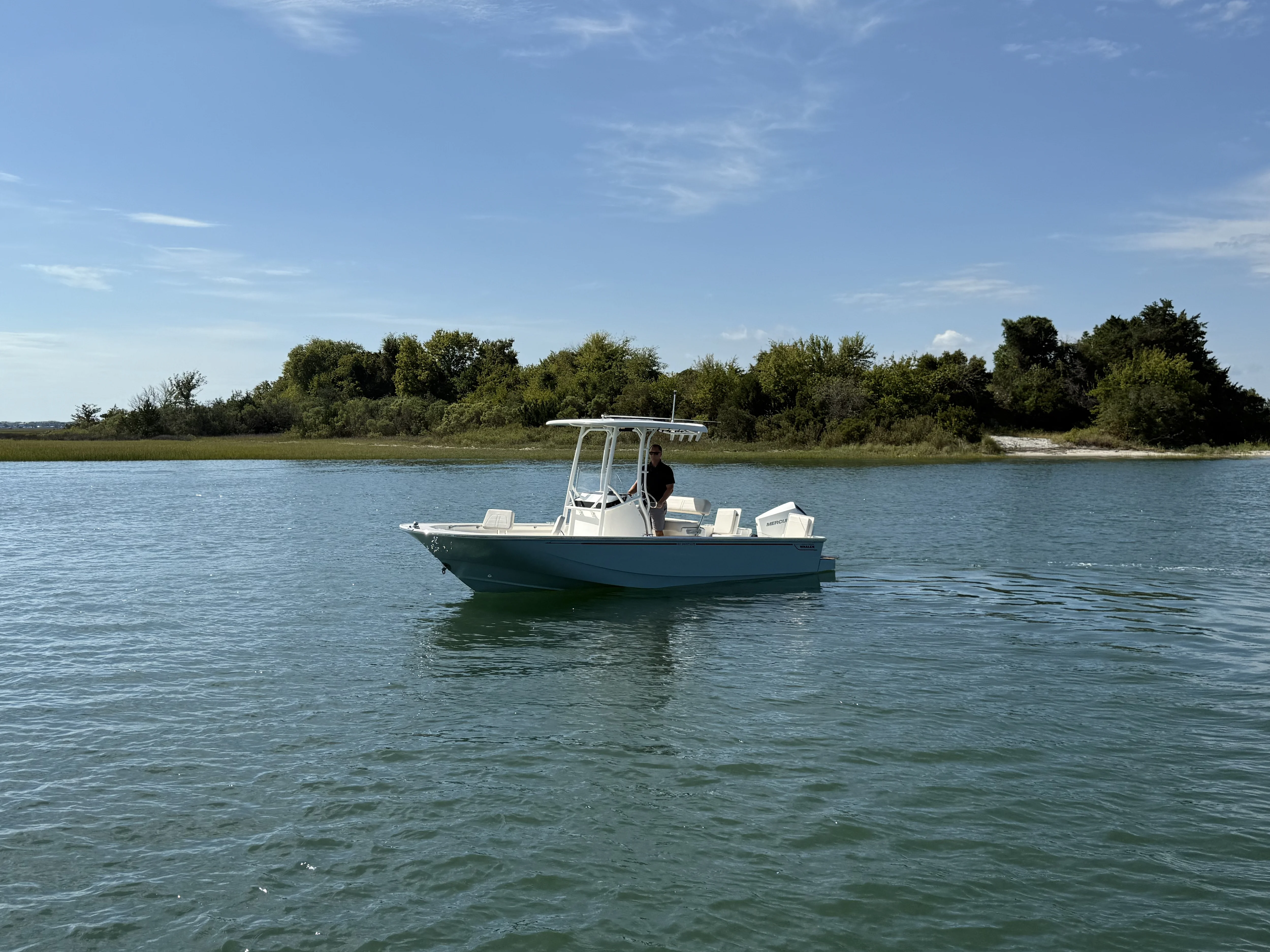 2025 Boston Whaler 210 Montauk Image Thumbnail #2