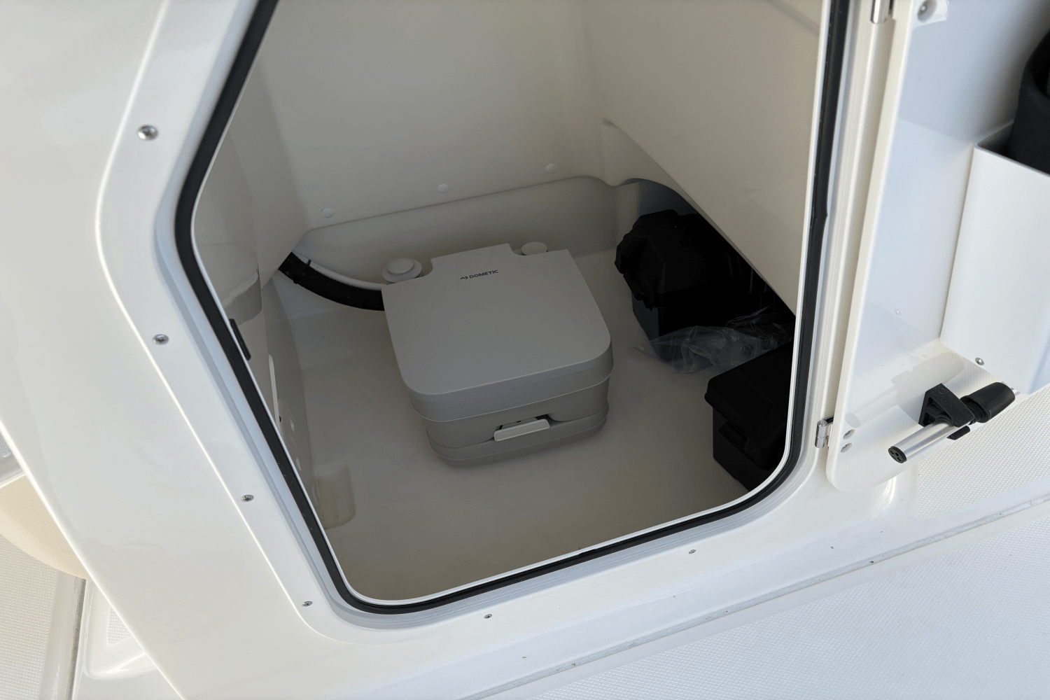 2025 Boston Whaler 210 Montauk Image Thumbnail #2