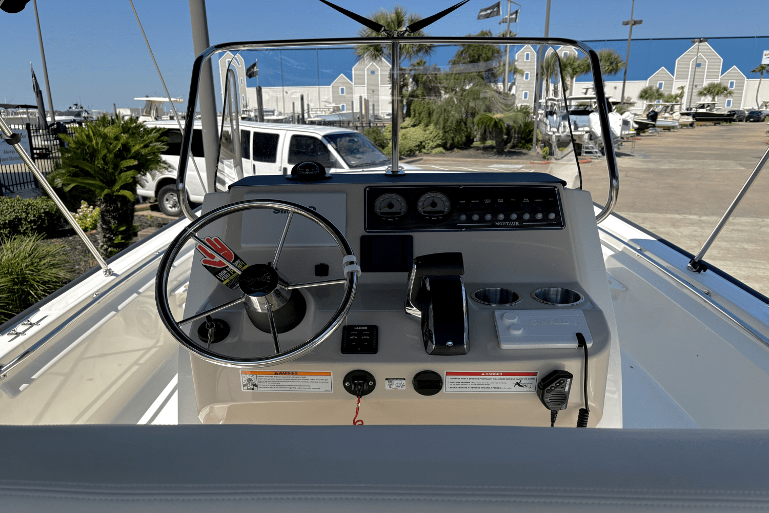 2025 Boston Whaler 210 Montauk Image Thumbnail #10