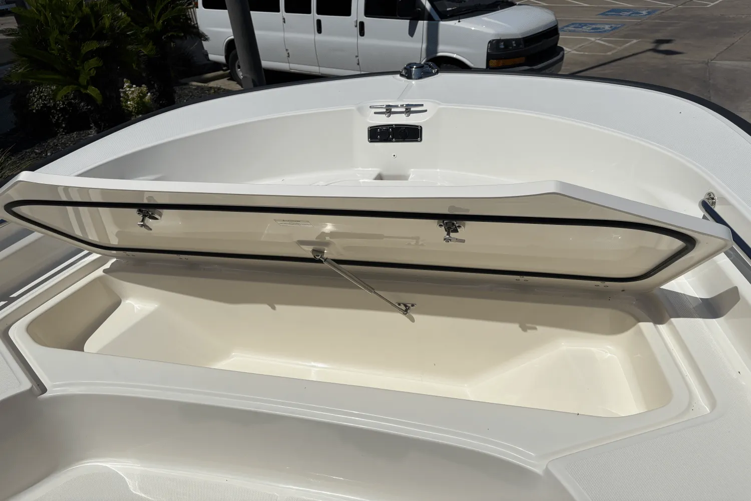 2025 Boston Whaler 210 Montauk Image Thumbnail #3