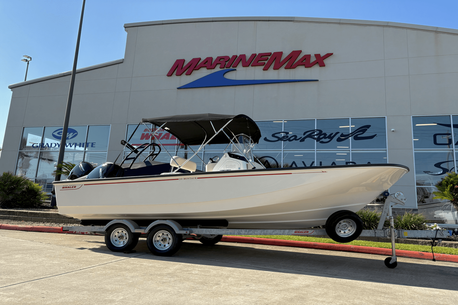 2025 Boston Whaler 210 Montauk Image Thumbnail #14