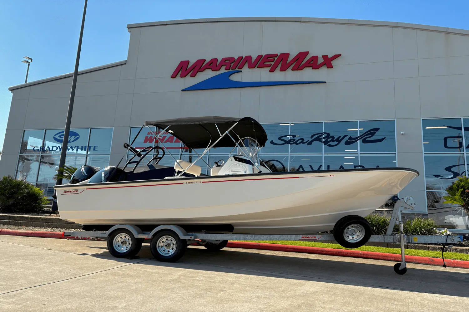 2025 Boston Whaler 210 Montauk Image Thumbnail #0