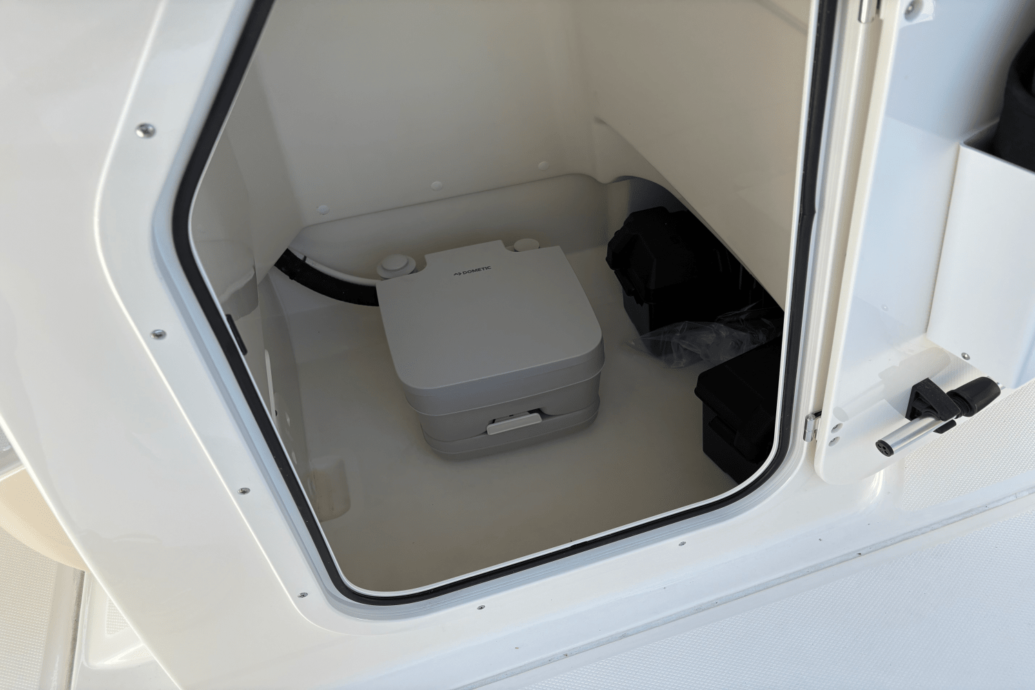 2025 Boston Whaler 210 Montauk Image Thumbnail #4