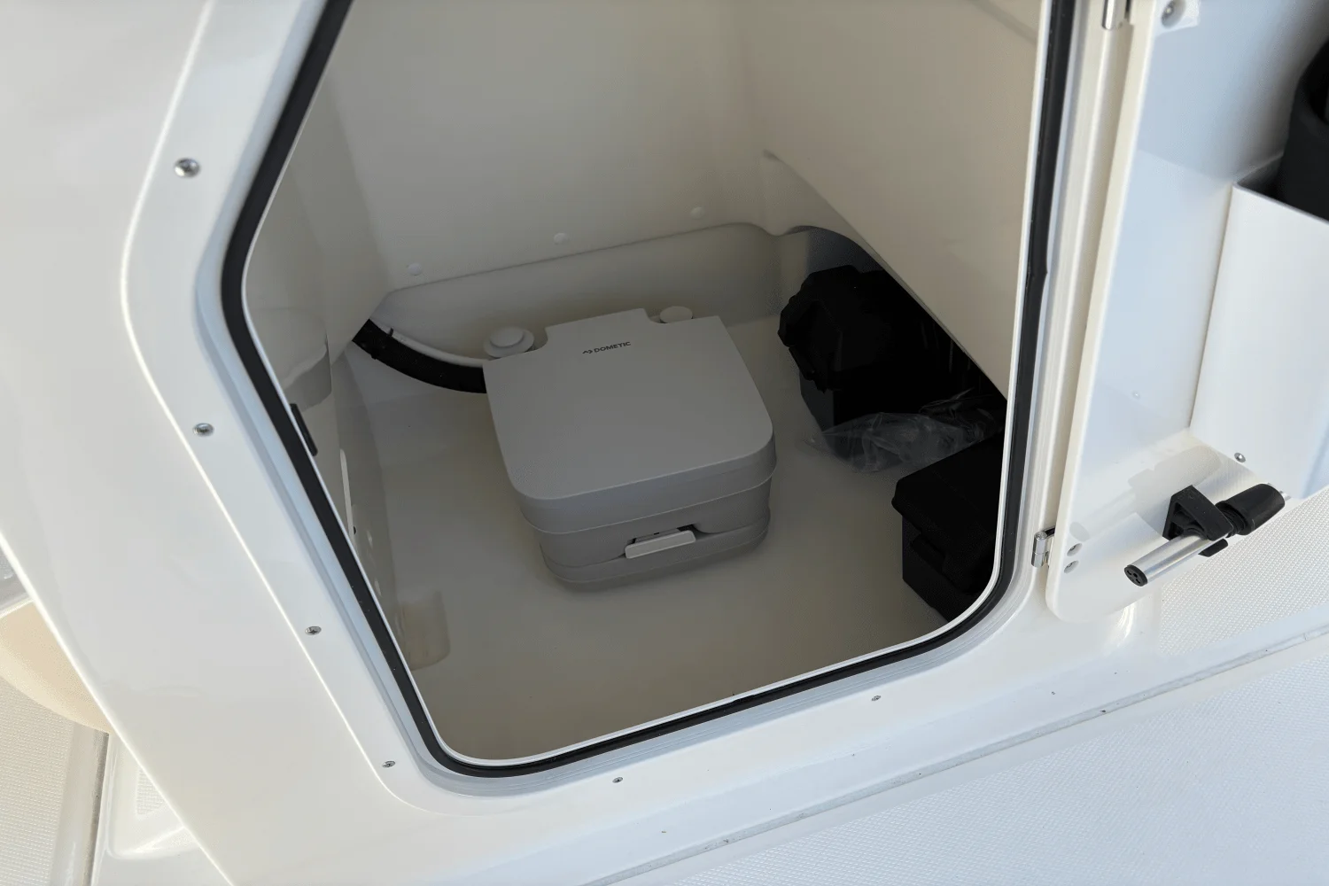 2025 Boston Whaler 210 Montauk Image Thumbnail #4