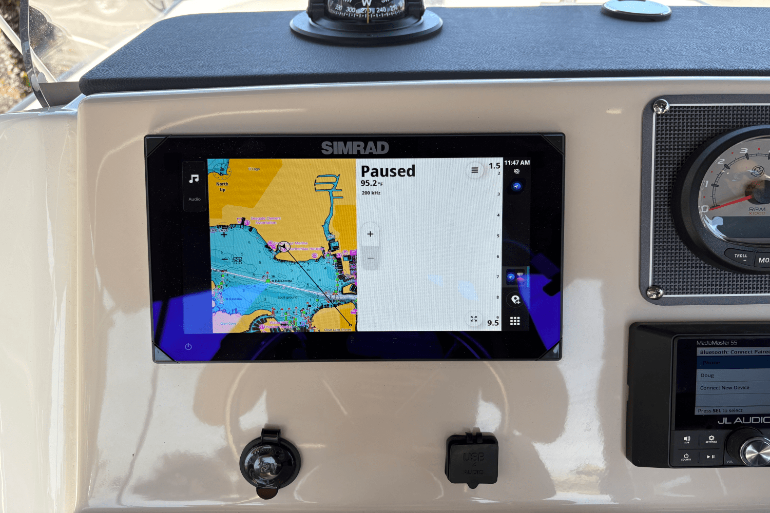 2025 Boston Whaler 210 Montauk Image Thumbnail #5