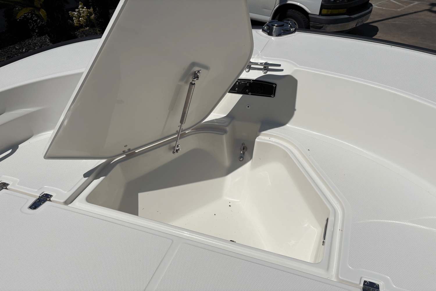 2025 Boston Whaler 210 Montauk Image Thumbnail #2
