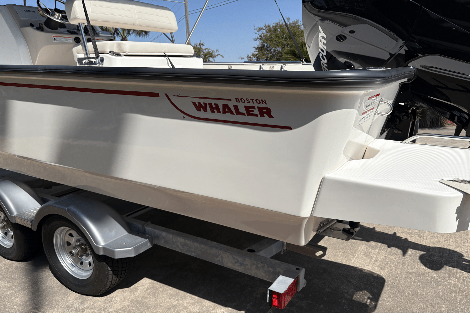 2025 Boston Whaler 210 Montauk Image Thumbnail #11