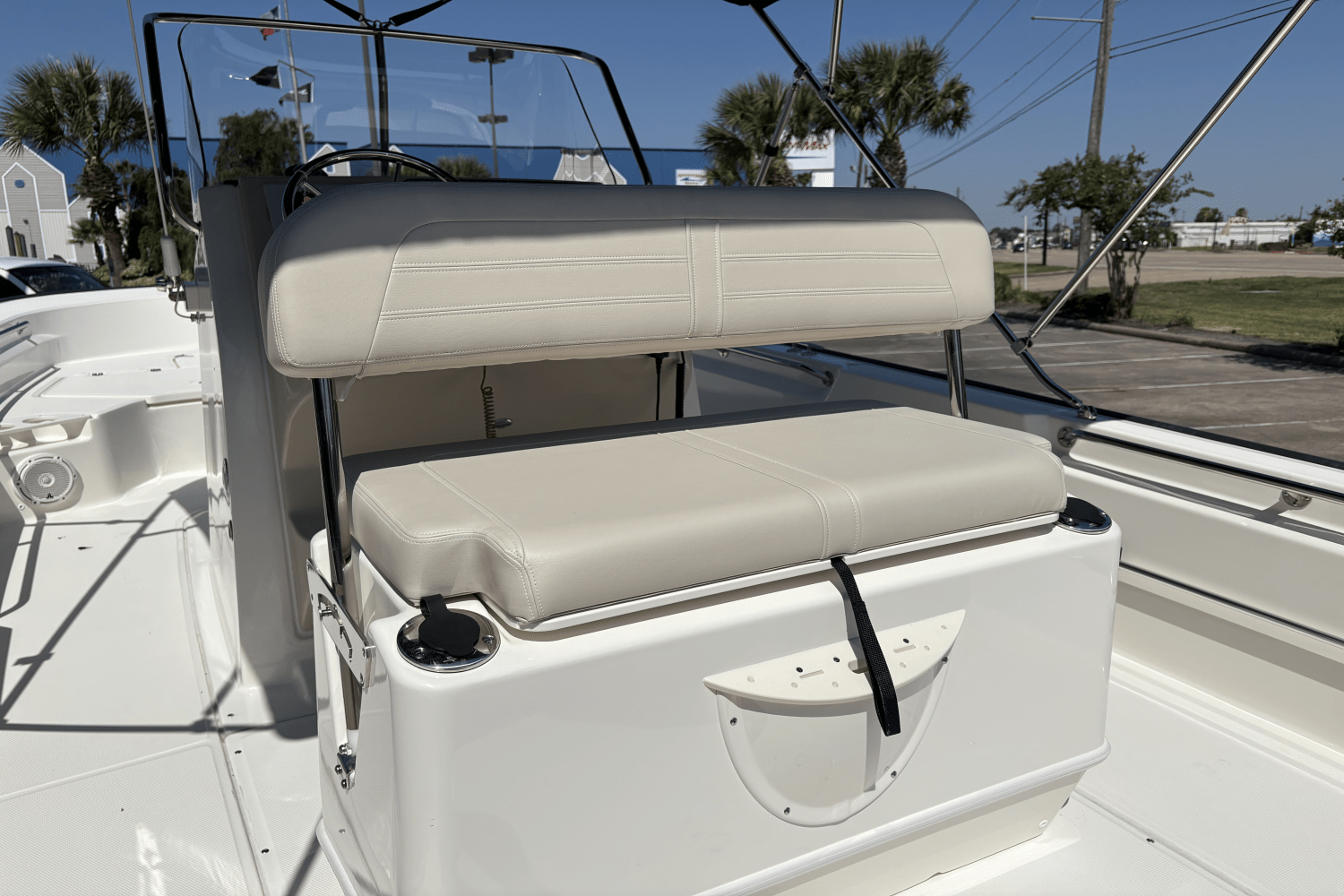 2025 Boston Whaler 210 Montauk Image Thumbnail #7