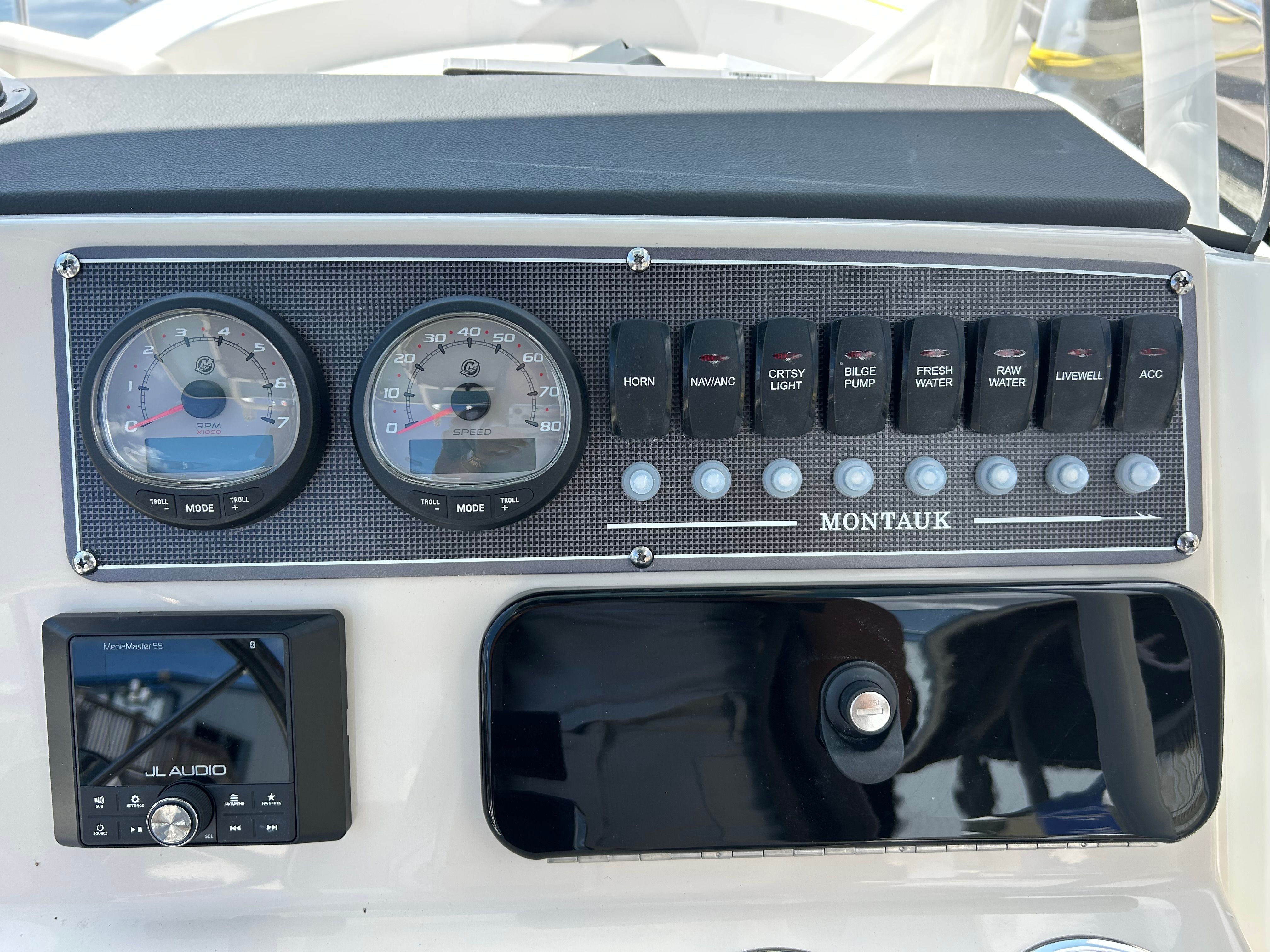 2026 Boston Whaler 210 Montauk Image Thumbnail #13