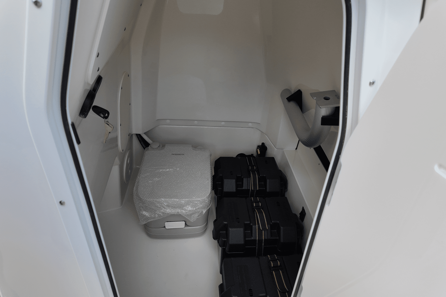 2025 Boston Whaler 220 Dauntless Image Thumbnail #22
