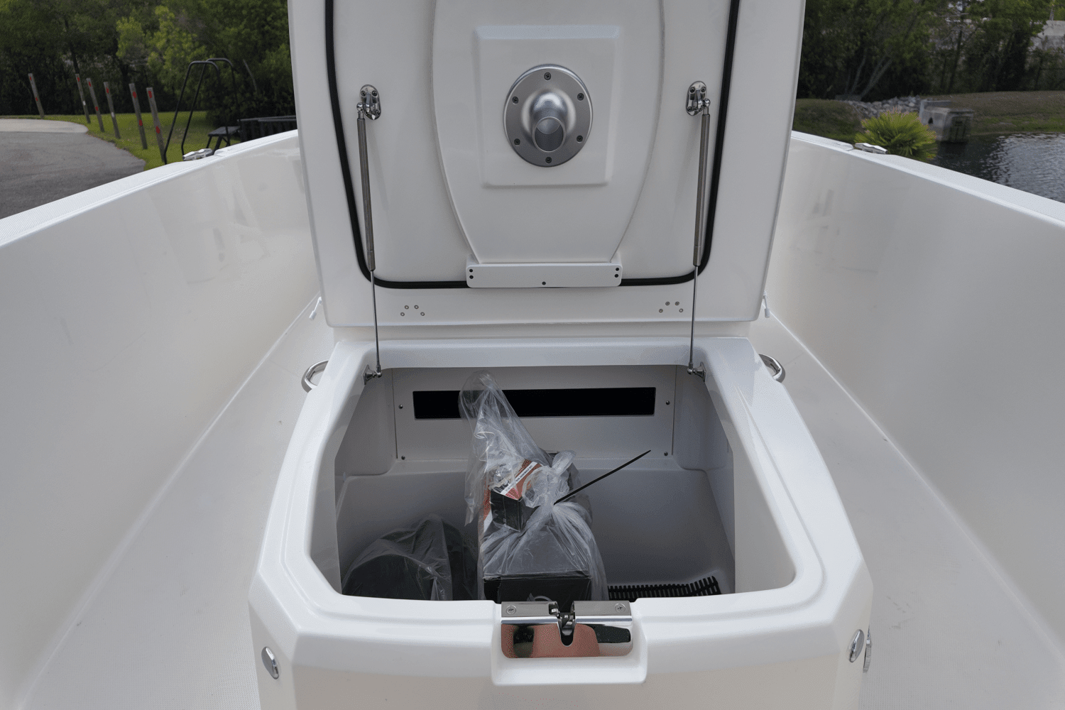 2025 Boston Whaler 220 Dauntless Image Thumbnail #26