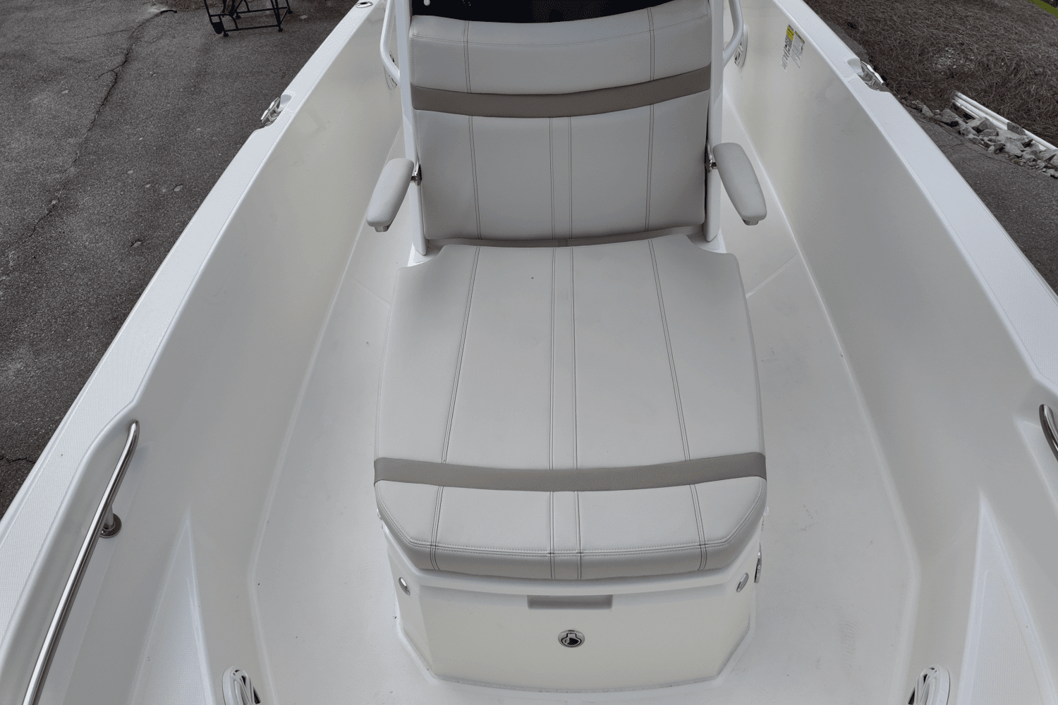 2025 Boston Whaler 220 Dauntless Image Thumbnail #24