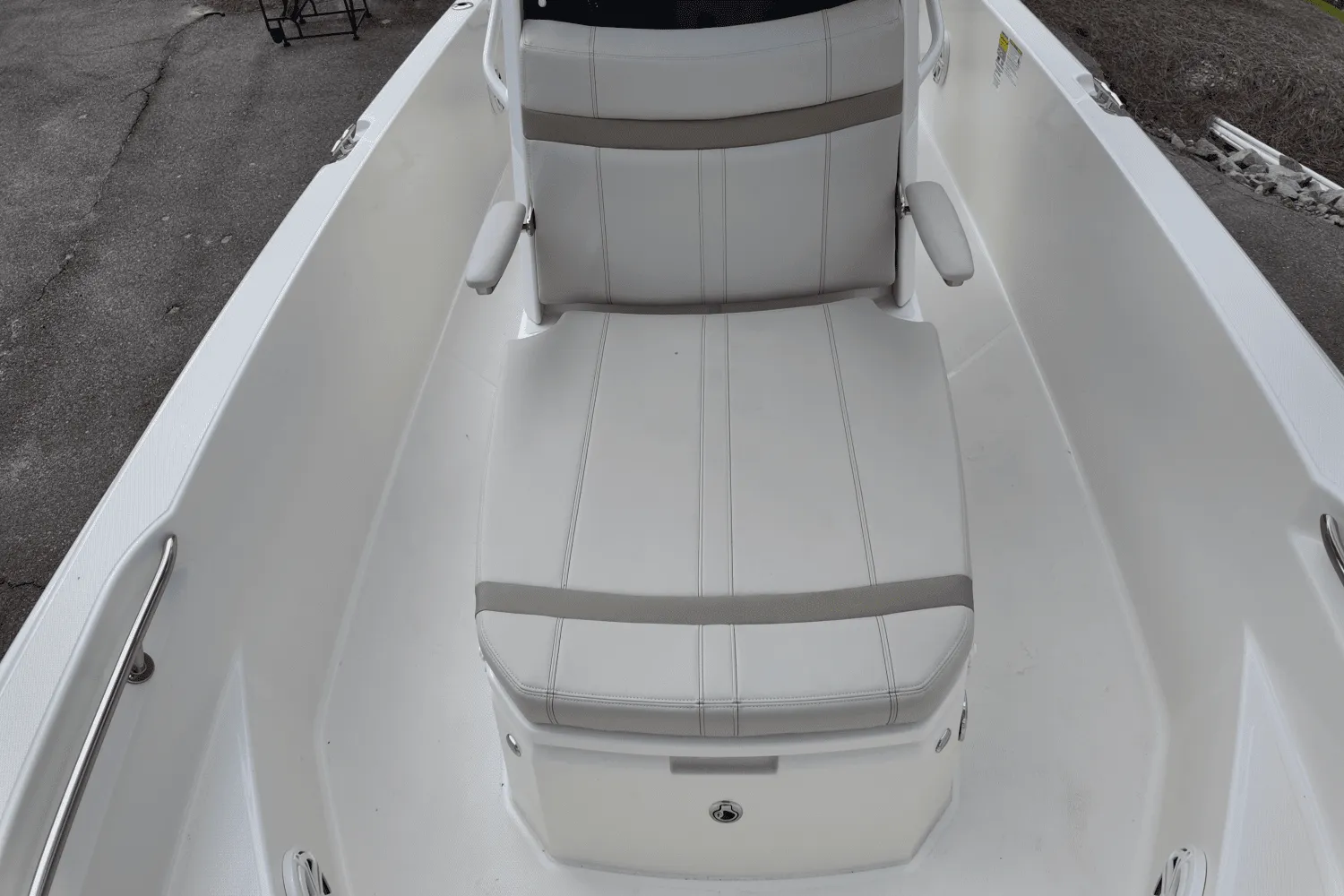 2025 Boston Whaler 220 Dauntless Image Thumbnail #24