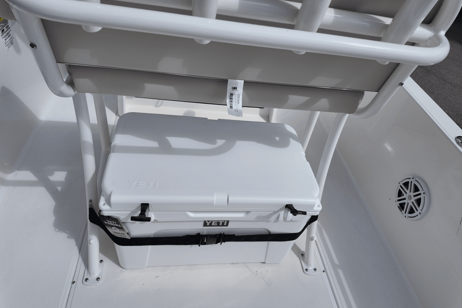 2025 Boston Whaler 220 Dauntless Image Thumbnail #11