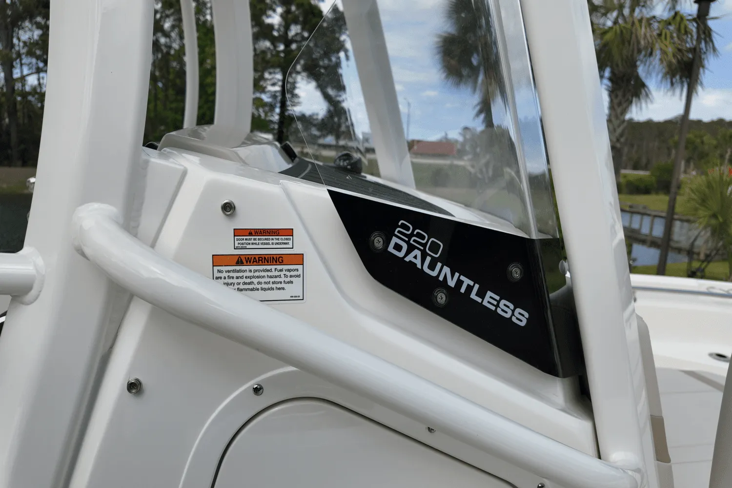 2025 Boston Whaler 220 Dauntless Image Thumbnail #20
