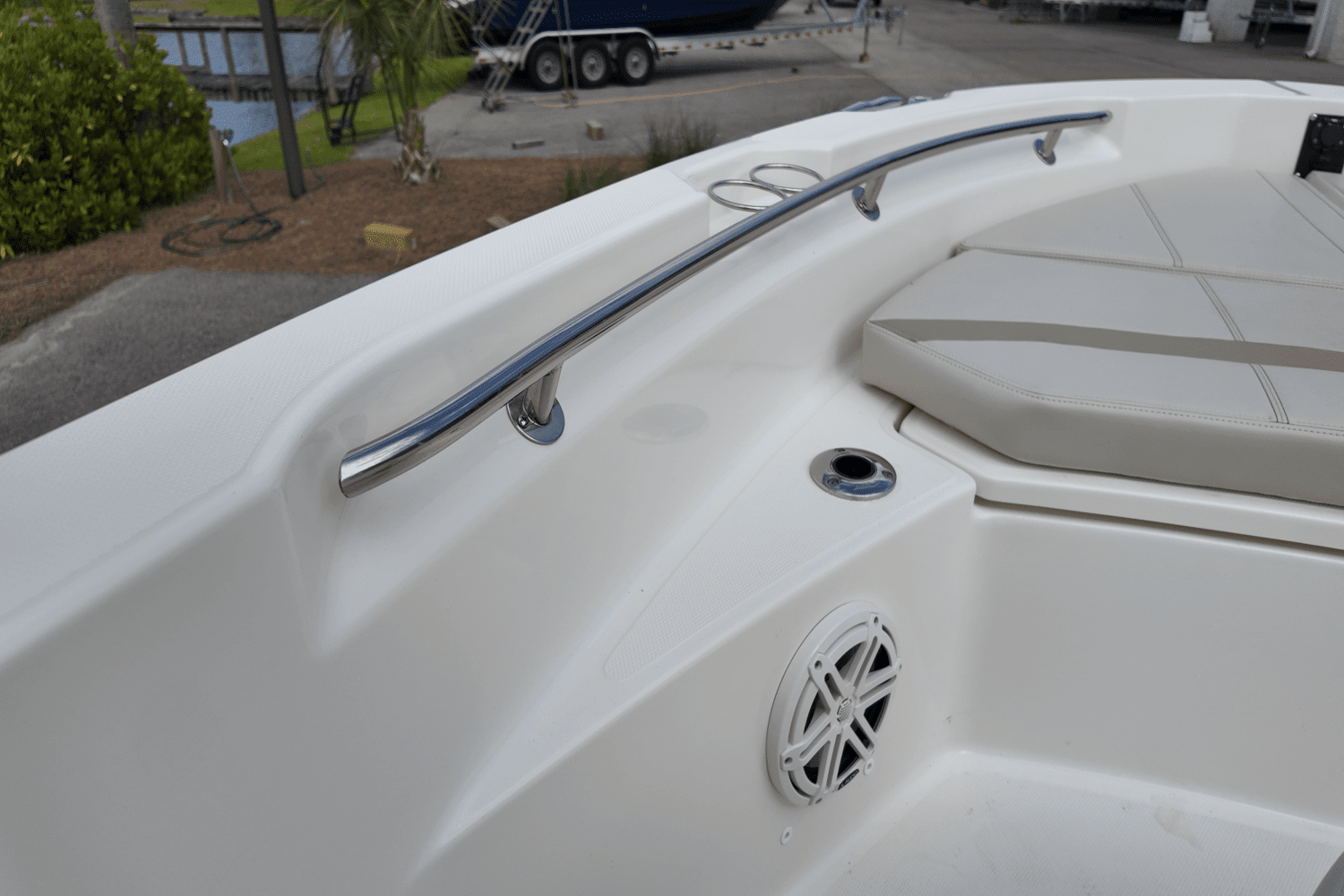 2025 Boston Whaler 220 Dauntless Image Thumbnail #23