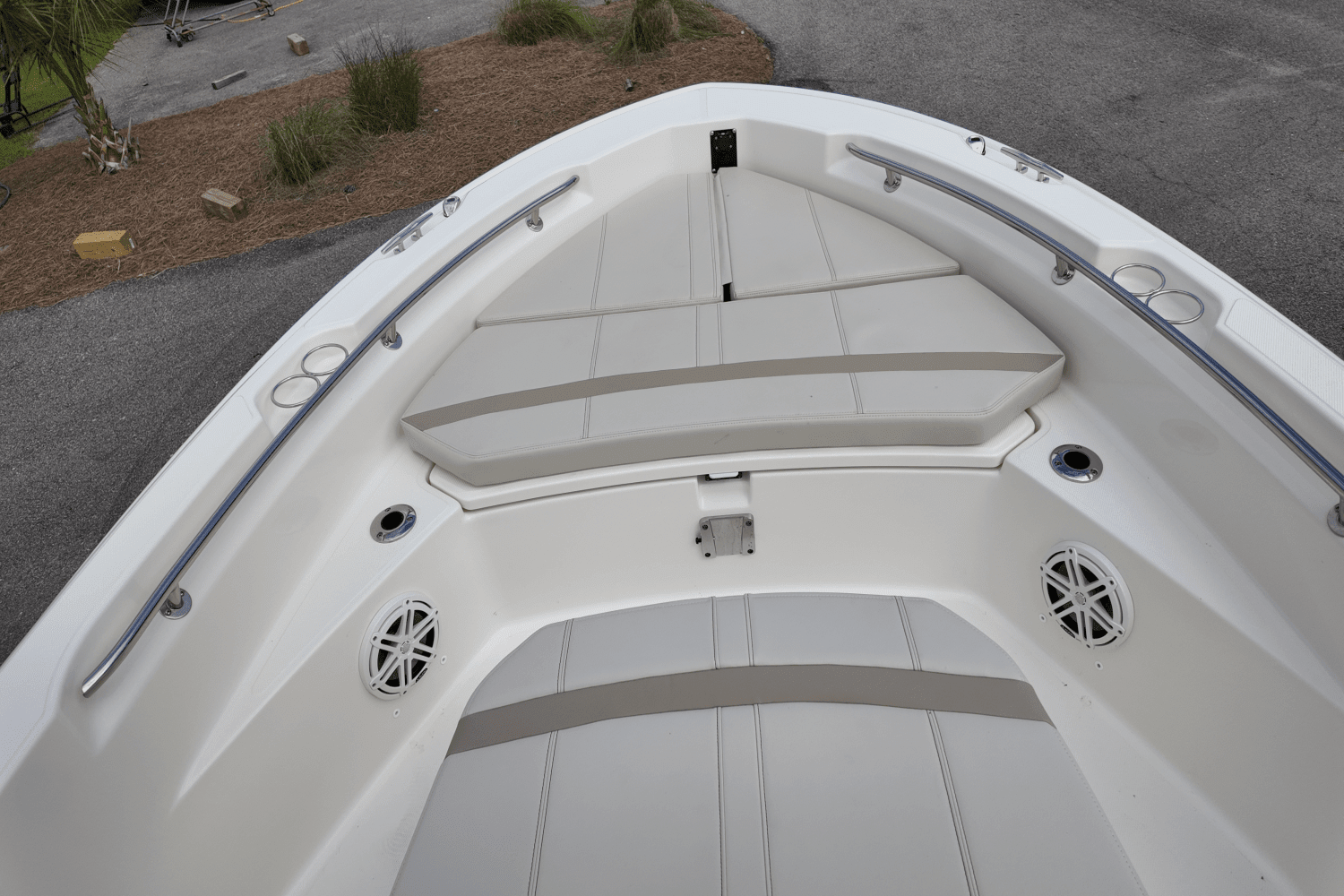 2025 Boston Whaler 220 Dauntless Image Thumbnail #28