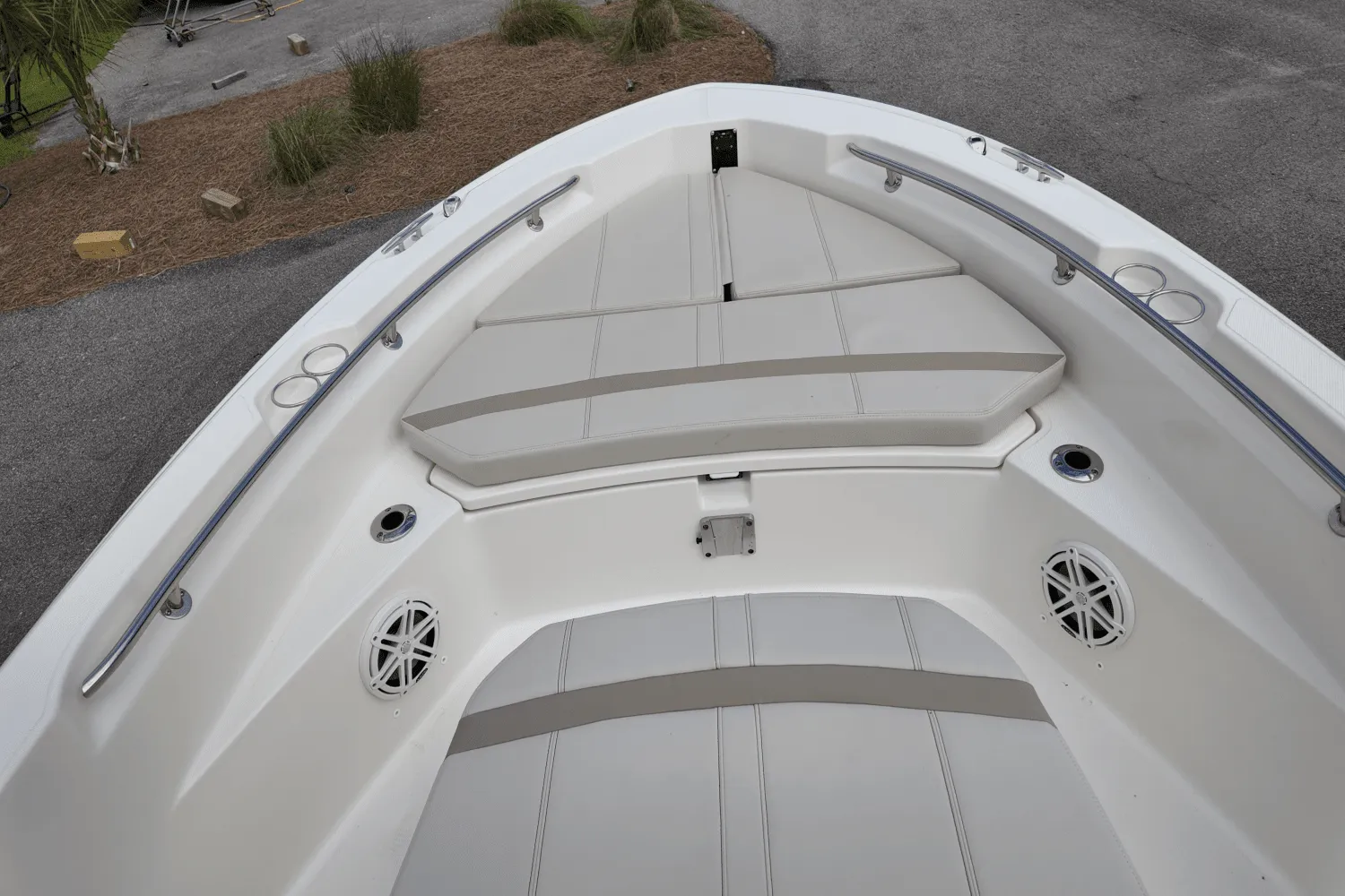 2025 Boston Whaler 220 Dauntless Image Thumbnail #28