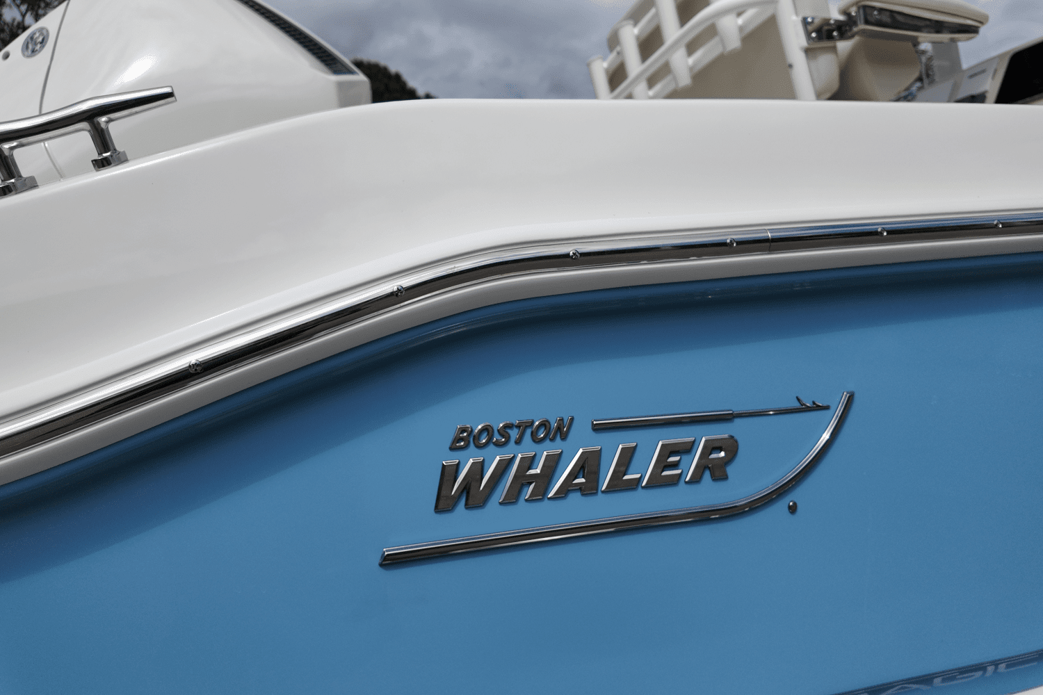 2025 Boston Whaler 220 Dauntless Image Thumbnail #5