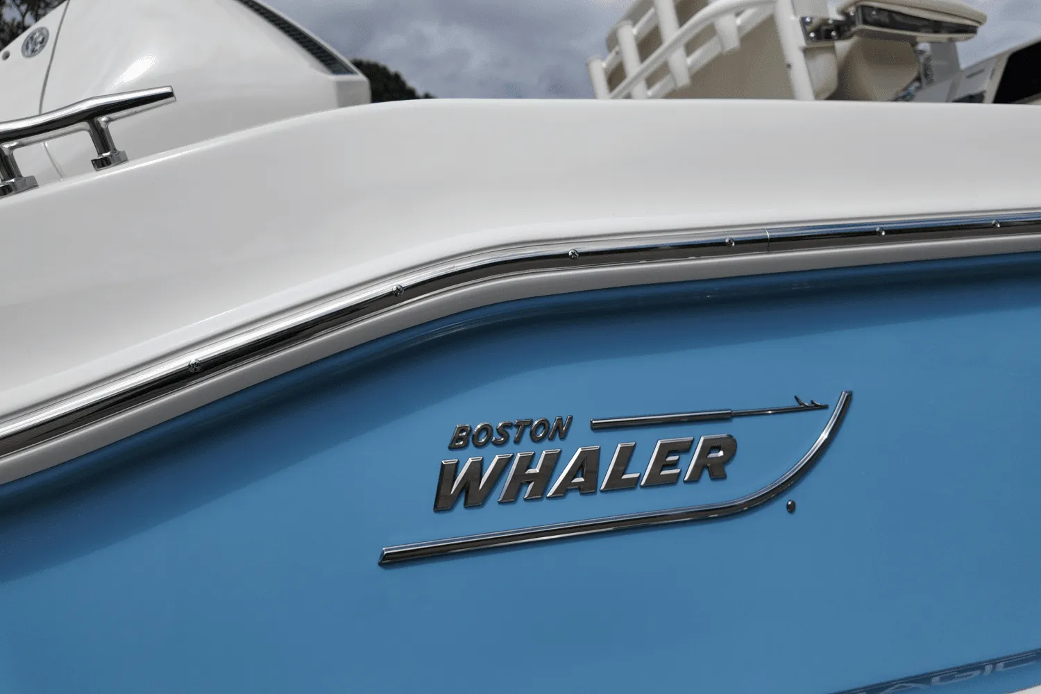2025 Boston Whaler 220 Dauntless Image Thumbnail #5
