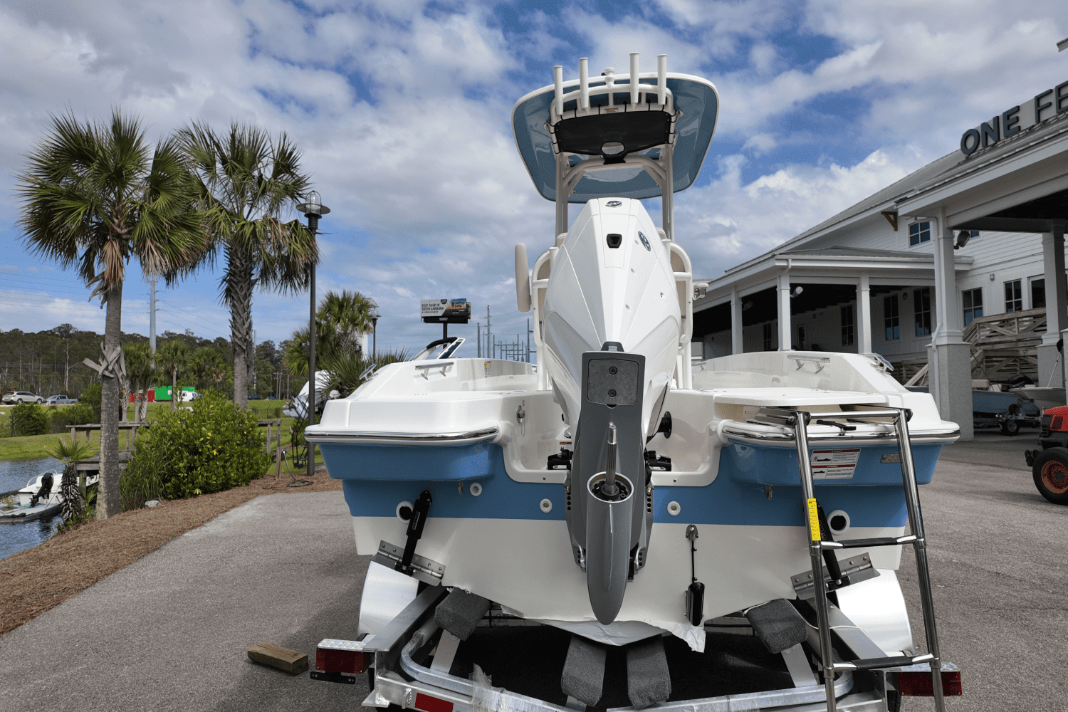 2025 Boston Whaler 220 Dauntless Image Thumbnail #6
