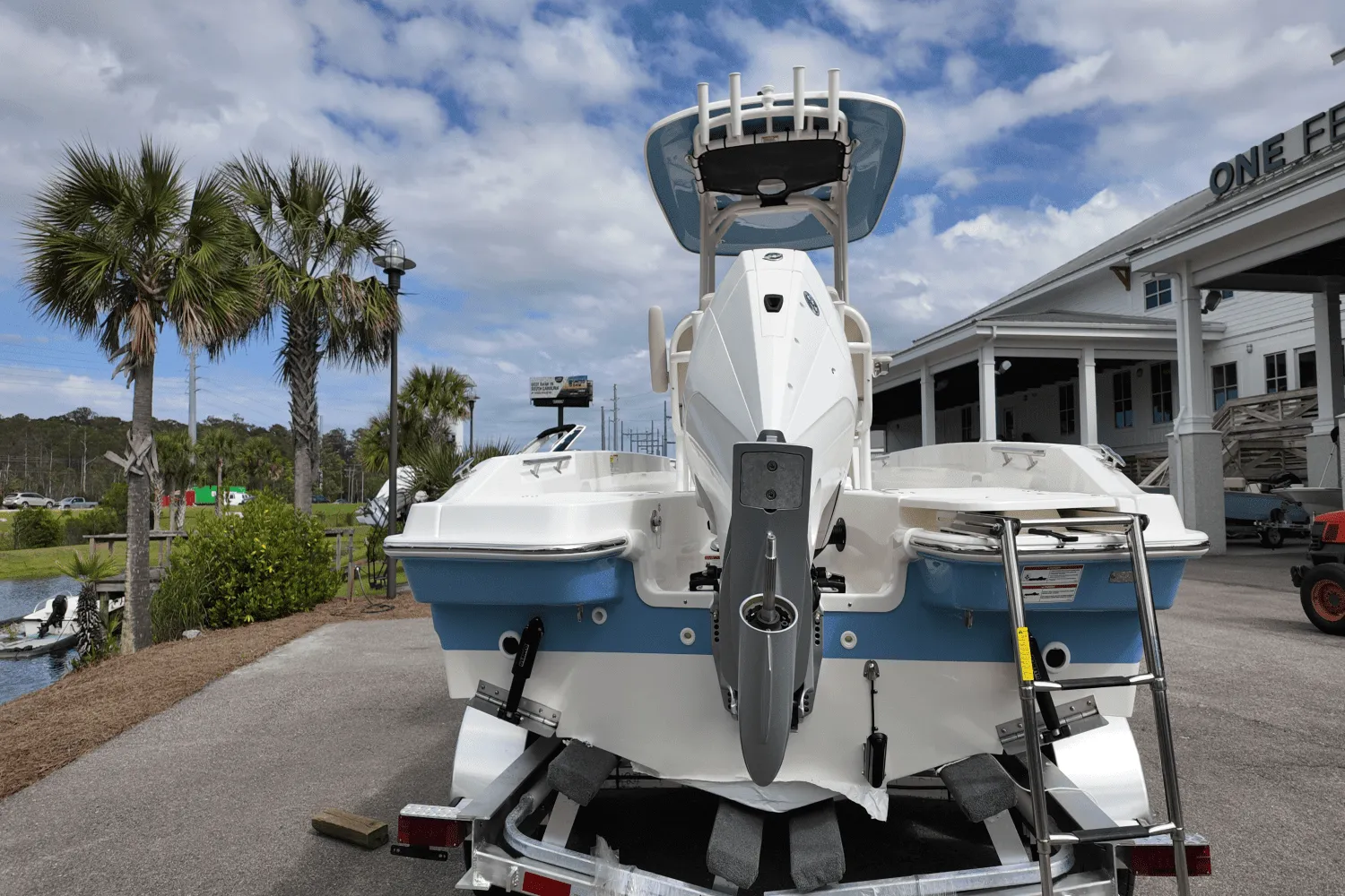 2025 Boston Whaler 220 Dauntless Image Thumbnail #6
