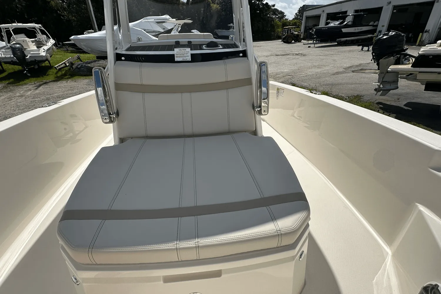 2025 Boston Whaler 220 Dauntless Image Thumbnail #11