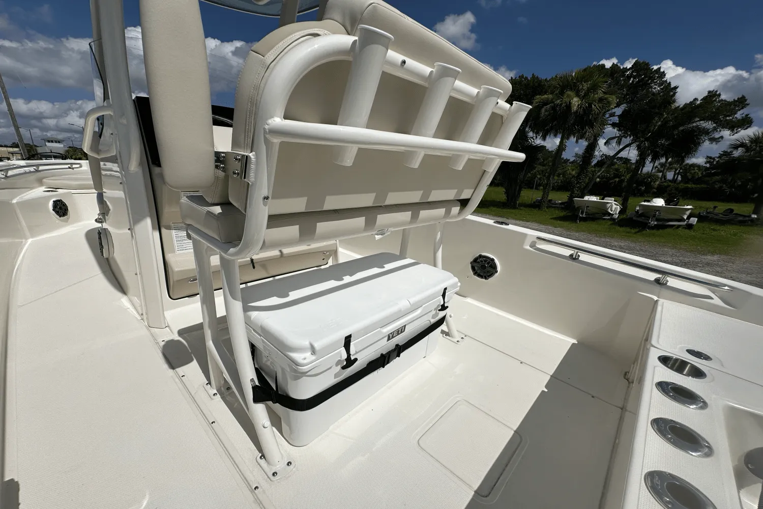 2025 Boston Whaler 220 Dauntless Image Thumbnail #15