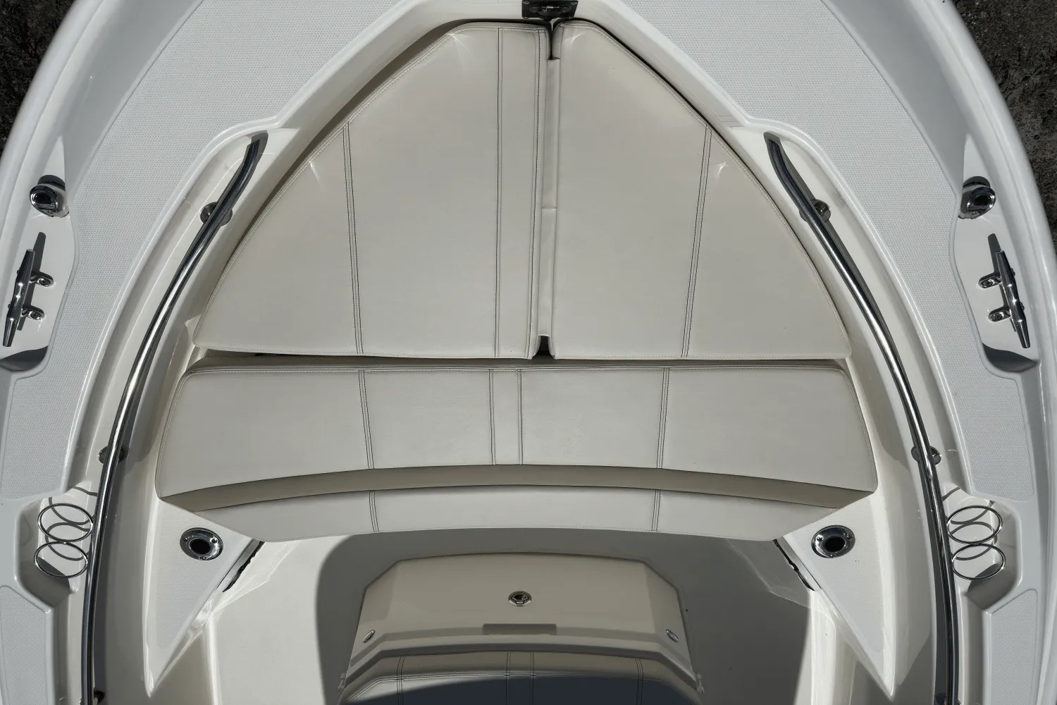 2025 Boston Whaler 220 Dauntless Image Thumbnail #10