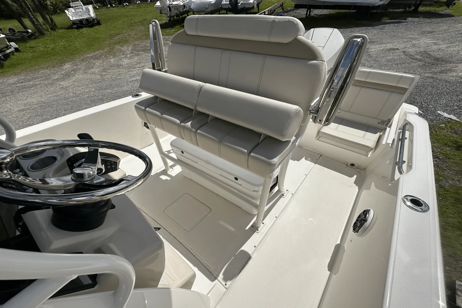 2025 Boston Whaler 220 Dauntless Image Thumbnail #13