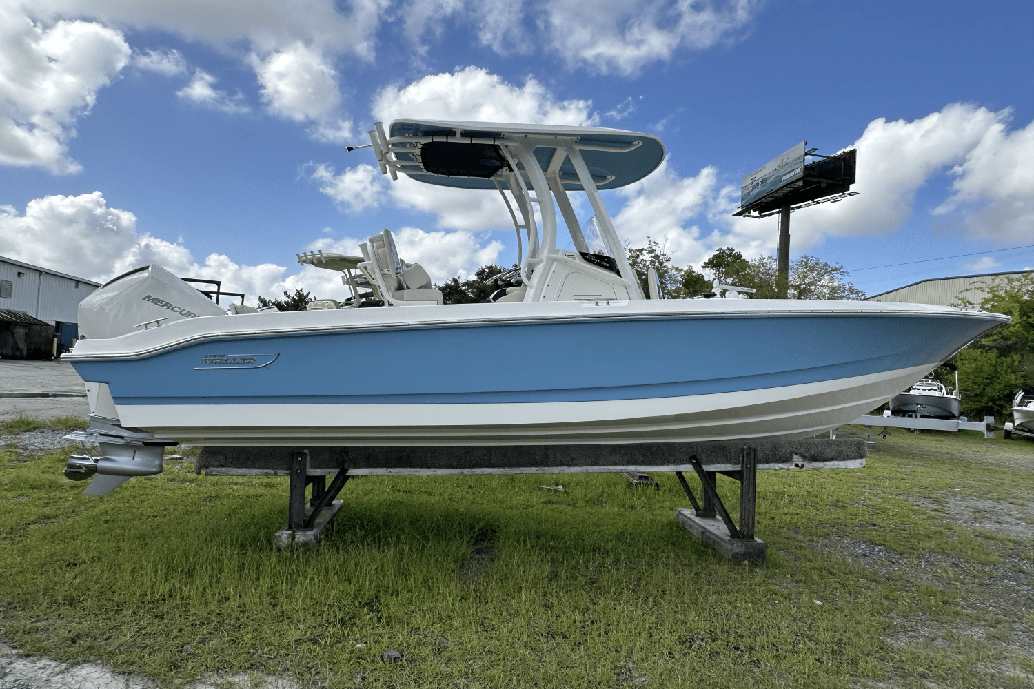 2025 Boston Whaler 220 Dauntless Image Thumbnail #5