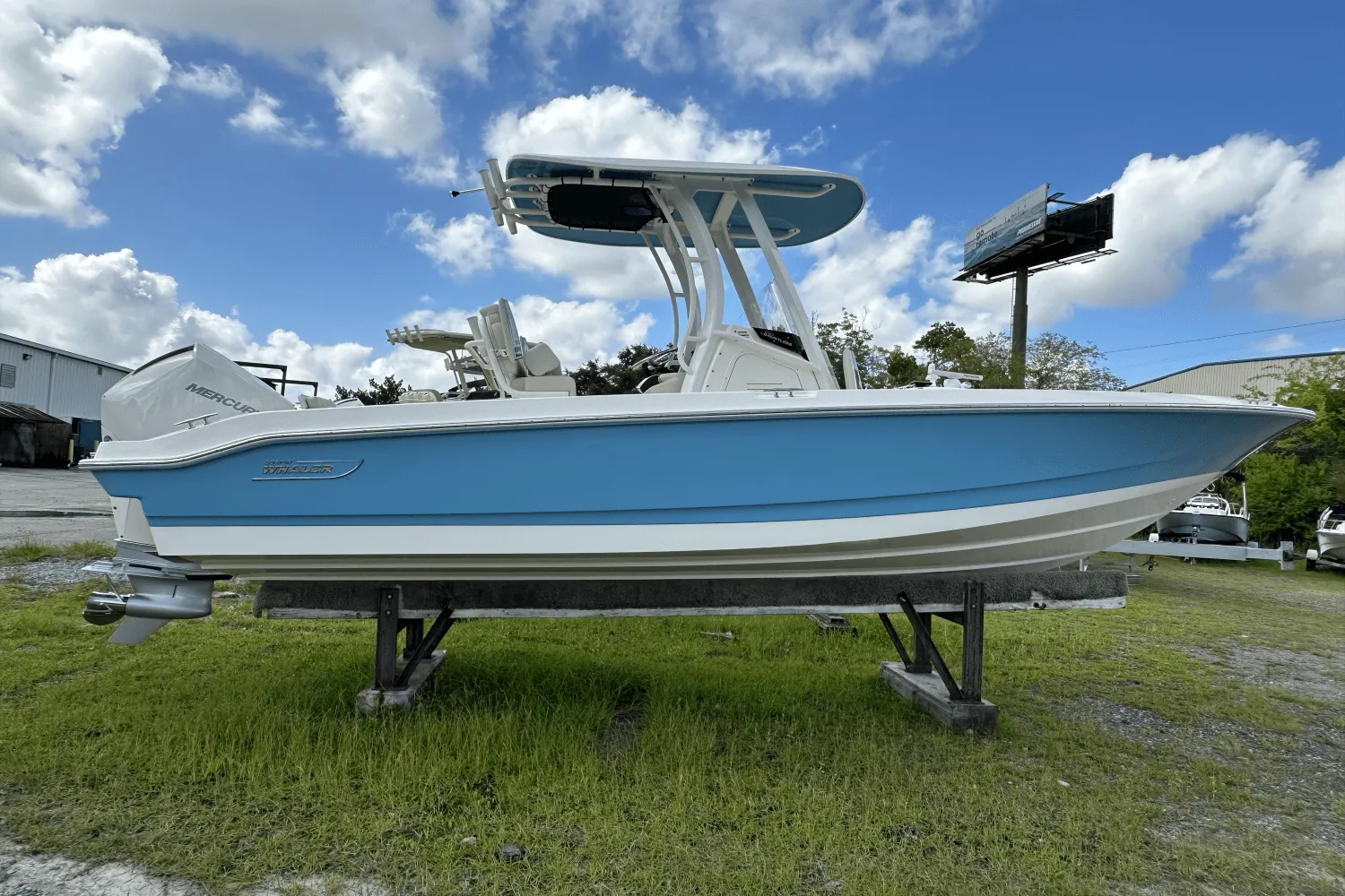 2025 Boston Whaler 220 Dauntless Image Thumbnail #5