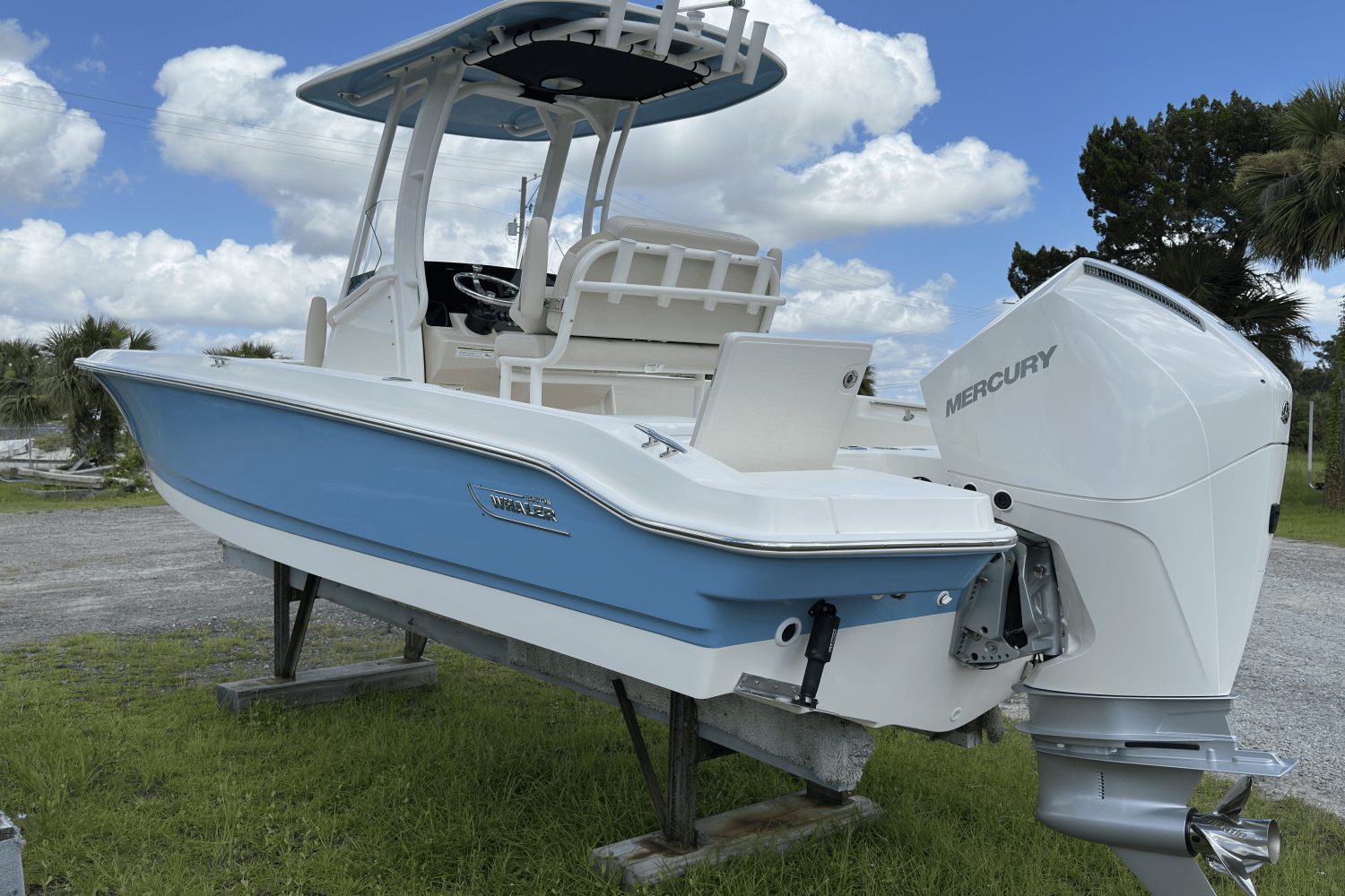 2025 Boston Whaler 220 Dauntless Image Thumbnail #7