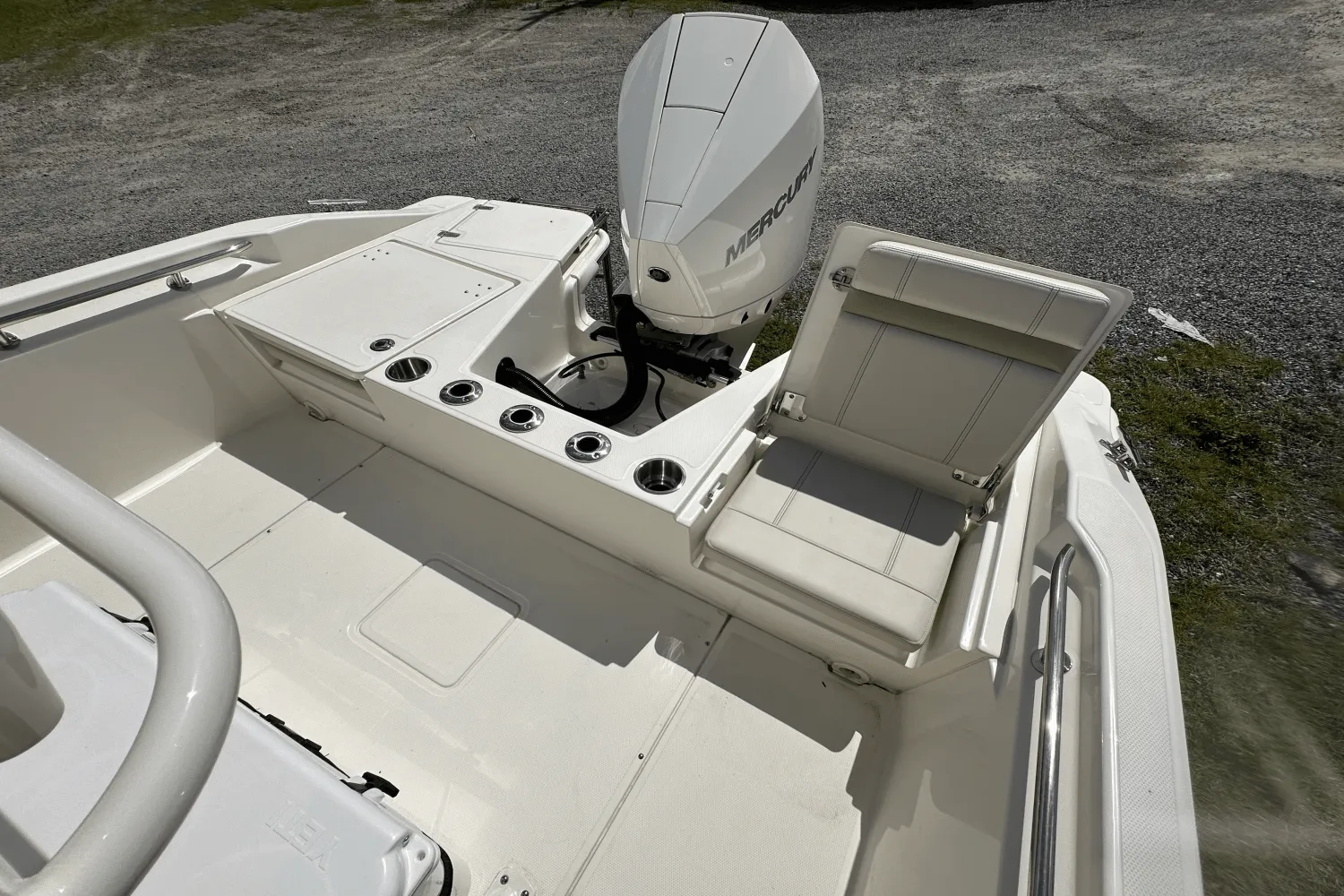 2025 Boston Whaler 220 Dauntless Image Thumbnail #14