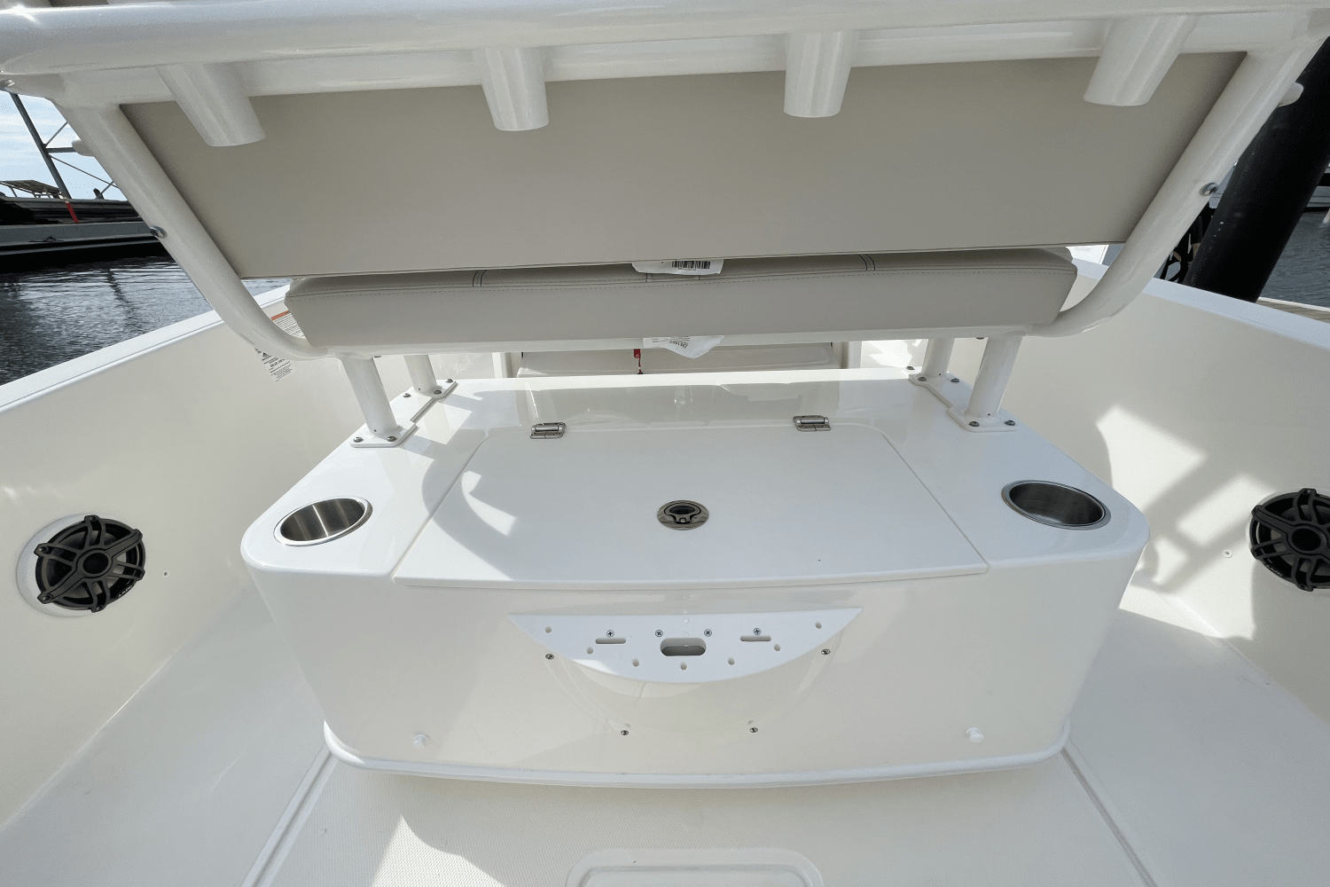 2026 Boston Whaler 220 Dauntless Image Thumbnail #11