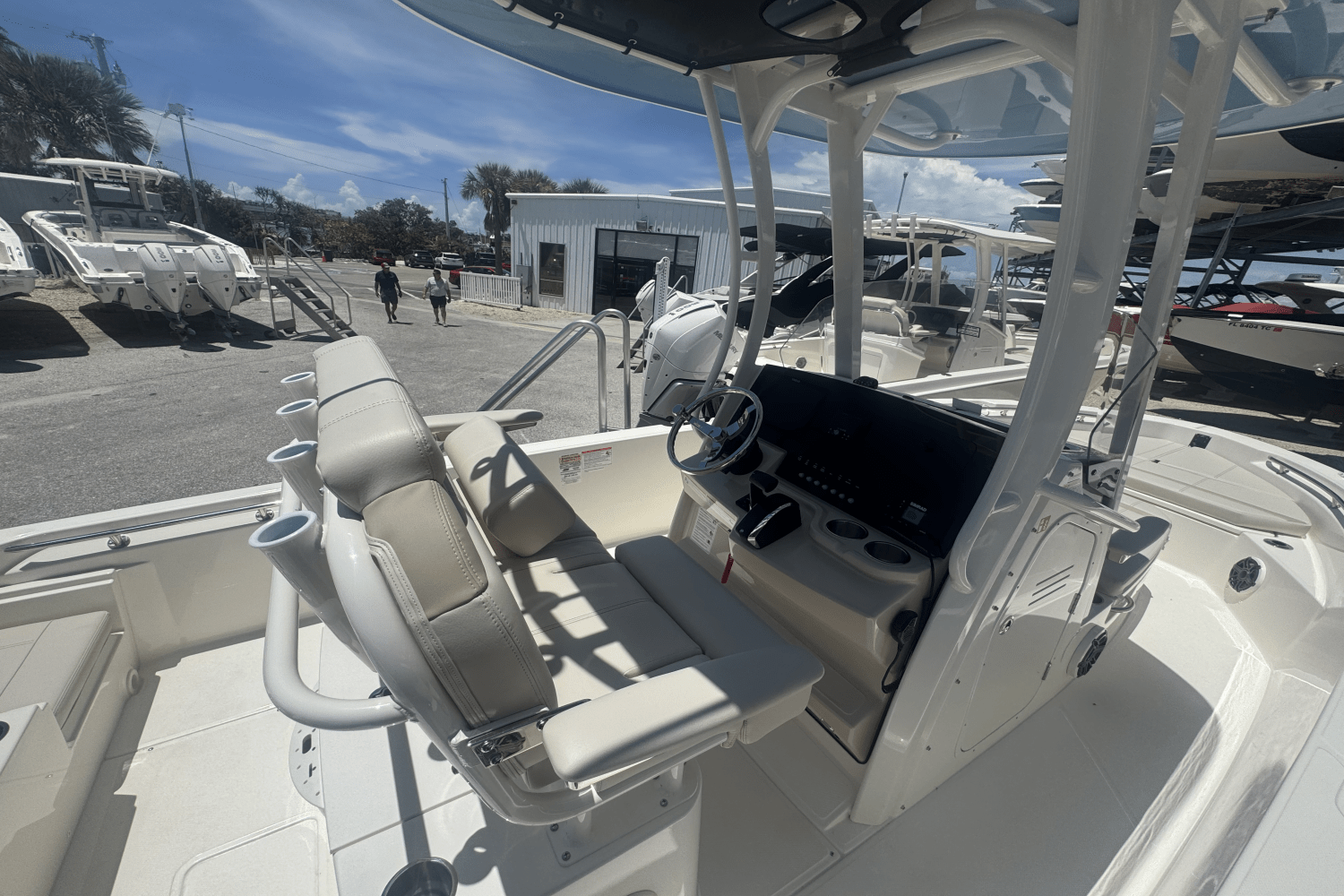 2026 Boston Whaler 220 Dauntless Image Thumbnail #2