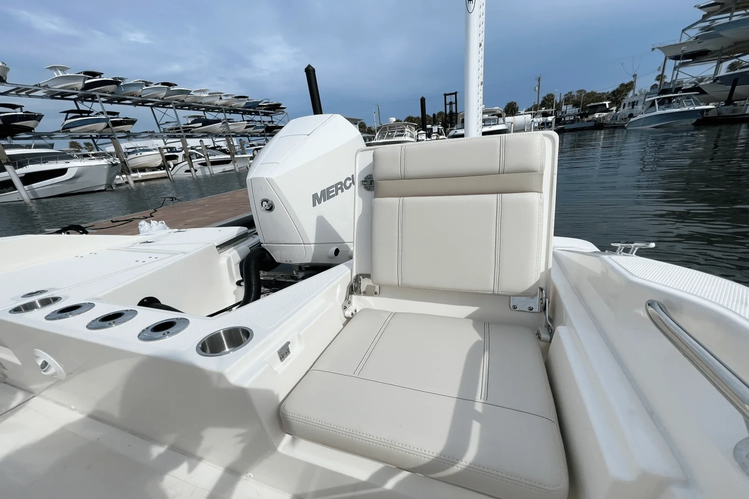 2026 Boston Whaler 220 Dauntless Image Thumbnail #9