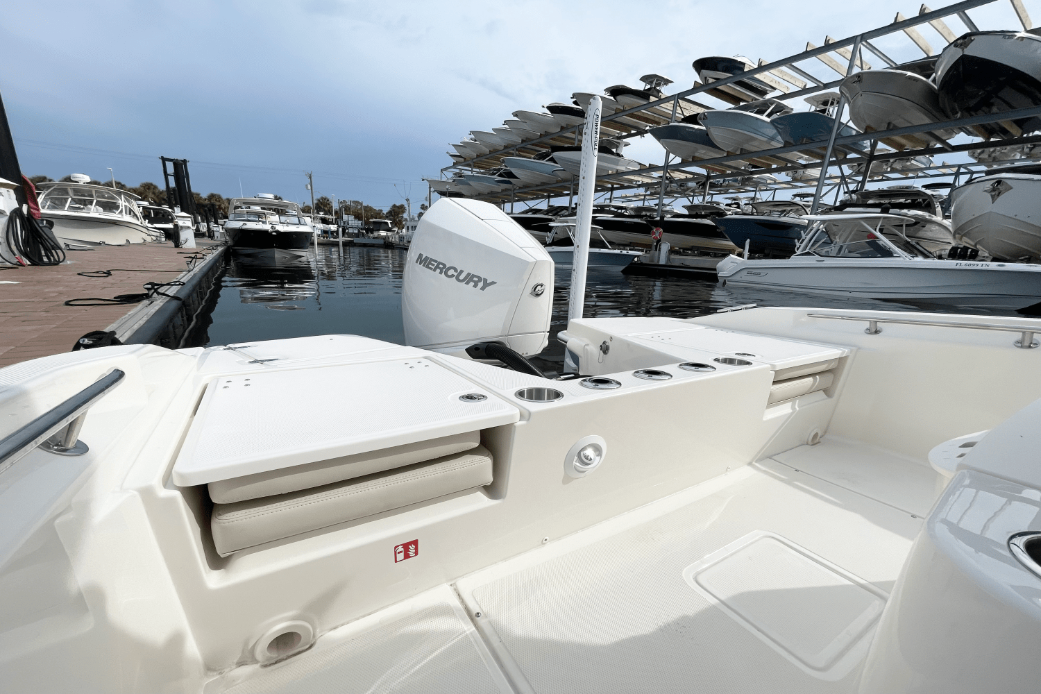 2026 Boston Whaler 220 Dauntless Image Thumbnail #7