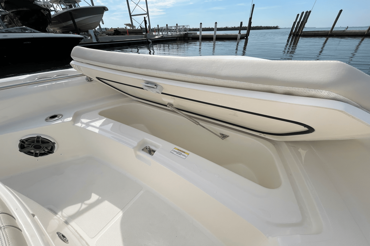 2026 Boston Whaler 220 Dauntless Image Thumbnail #22