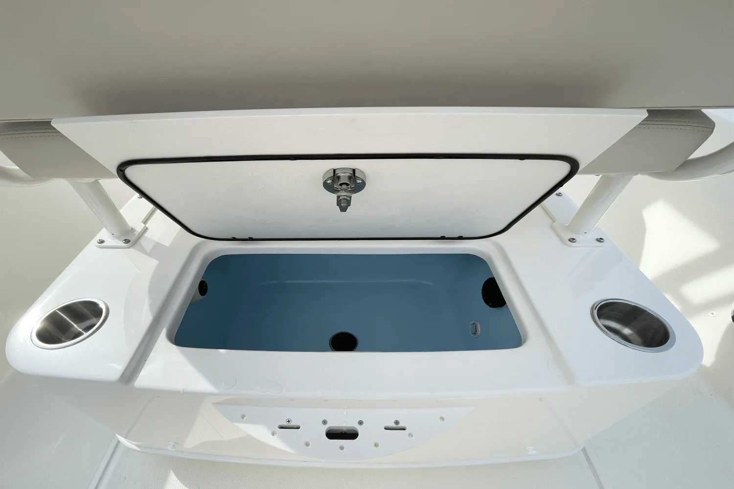 2026 Boston Whaler 220 Dauntless Image Thumbnail #12